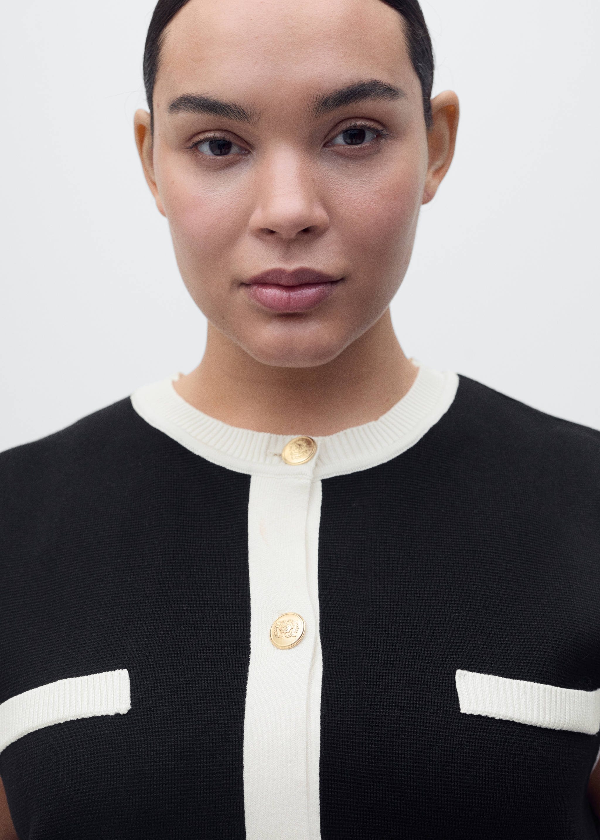 Knitted waistcoat with contrast piping - Details of the article 4