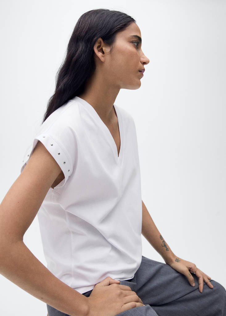 Studded V-neck t-shirt — White