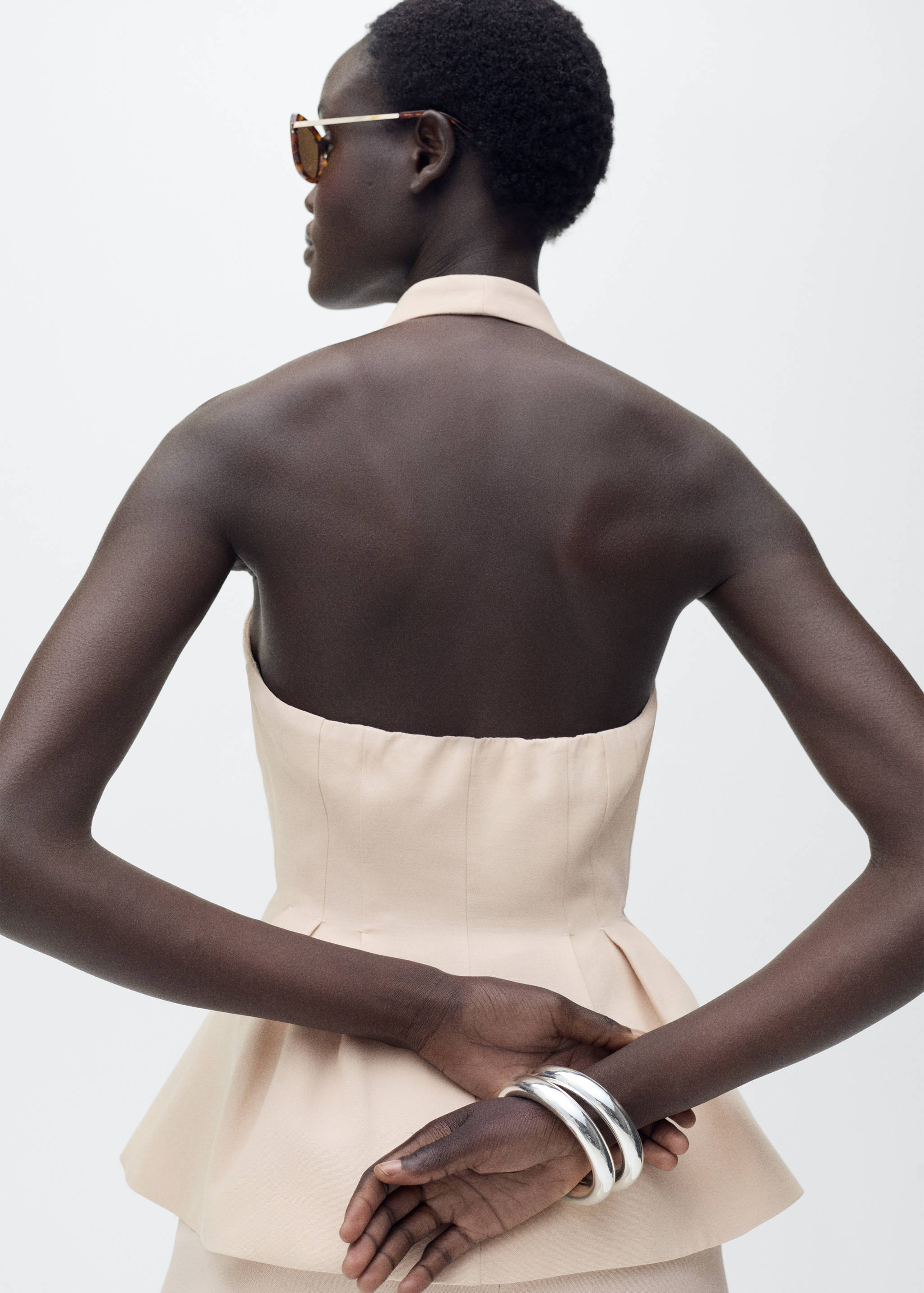 Halter-neck vest with pleats - Reverse of the article