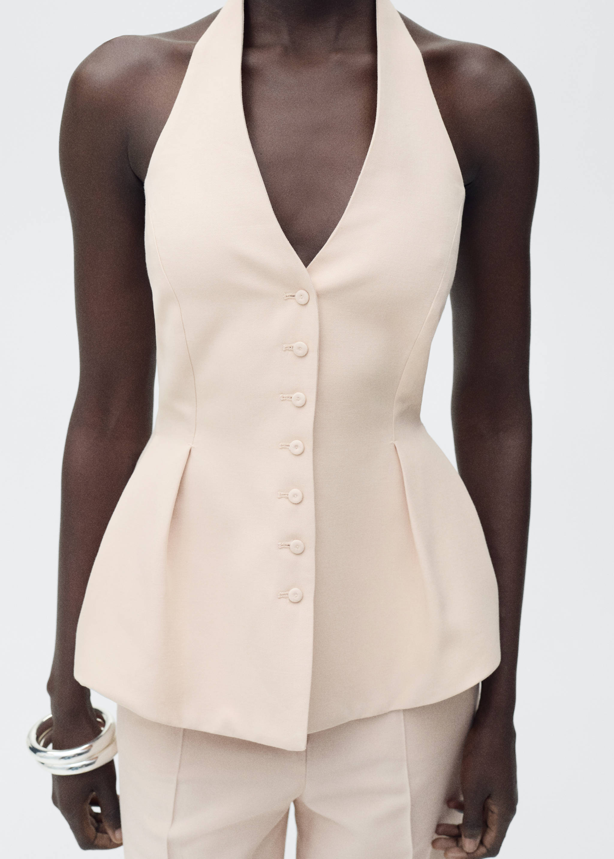 Halter-neck vest with pleats - Details of the article 1