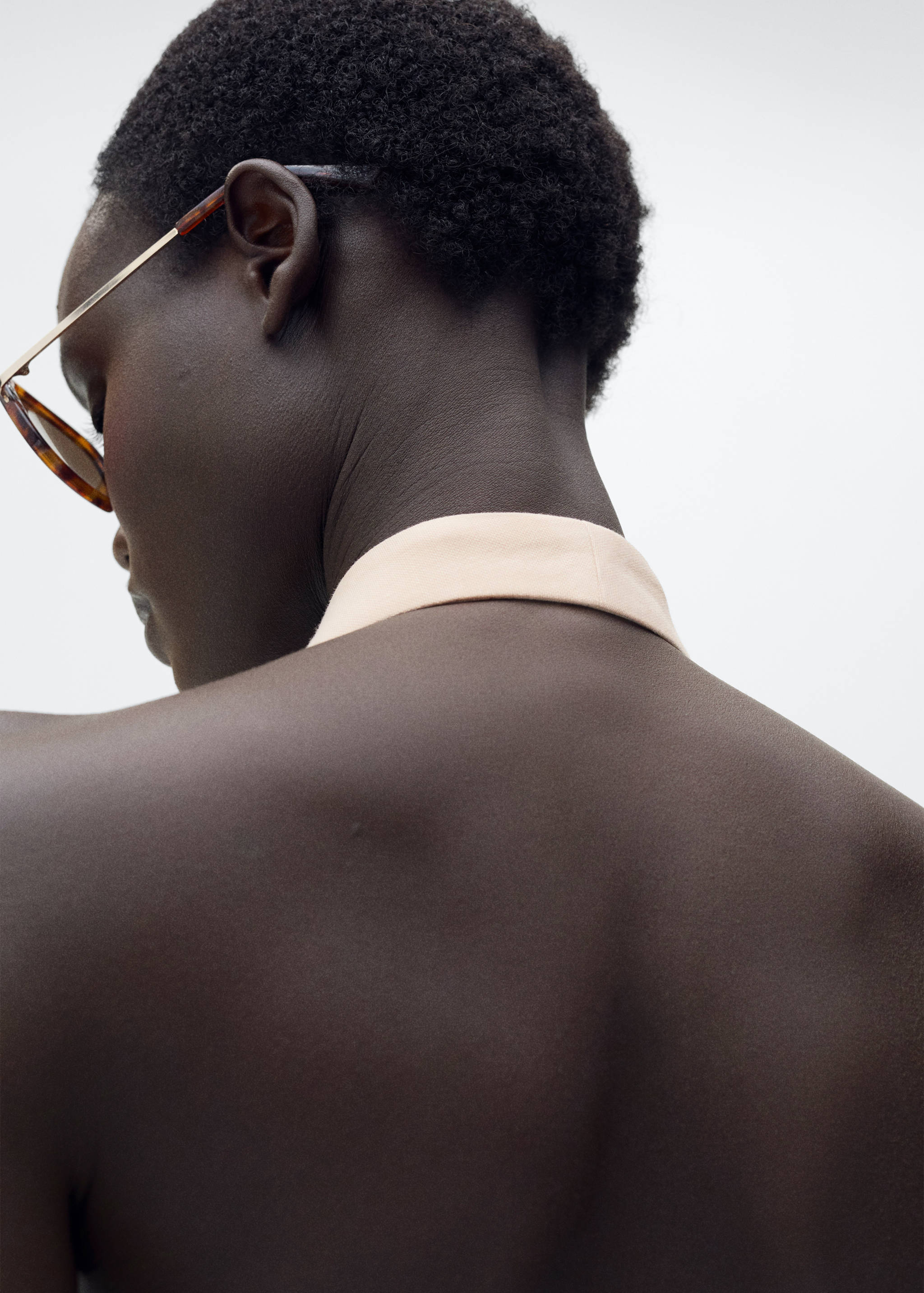 Halter-neck vest with pleats - Details of the article 6