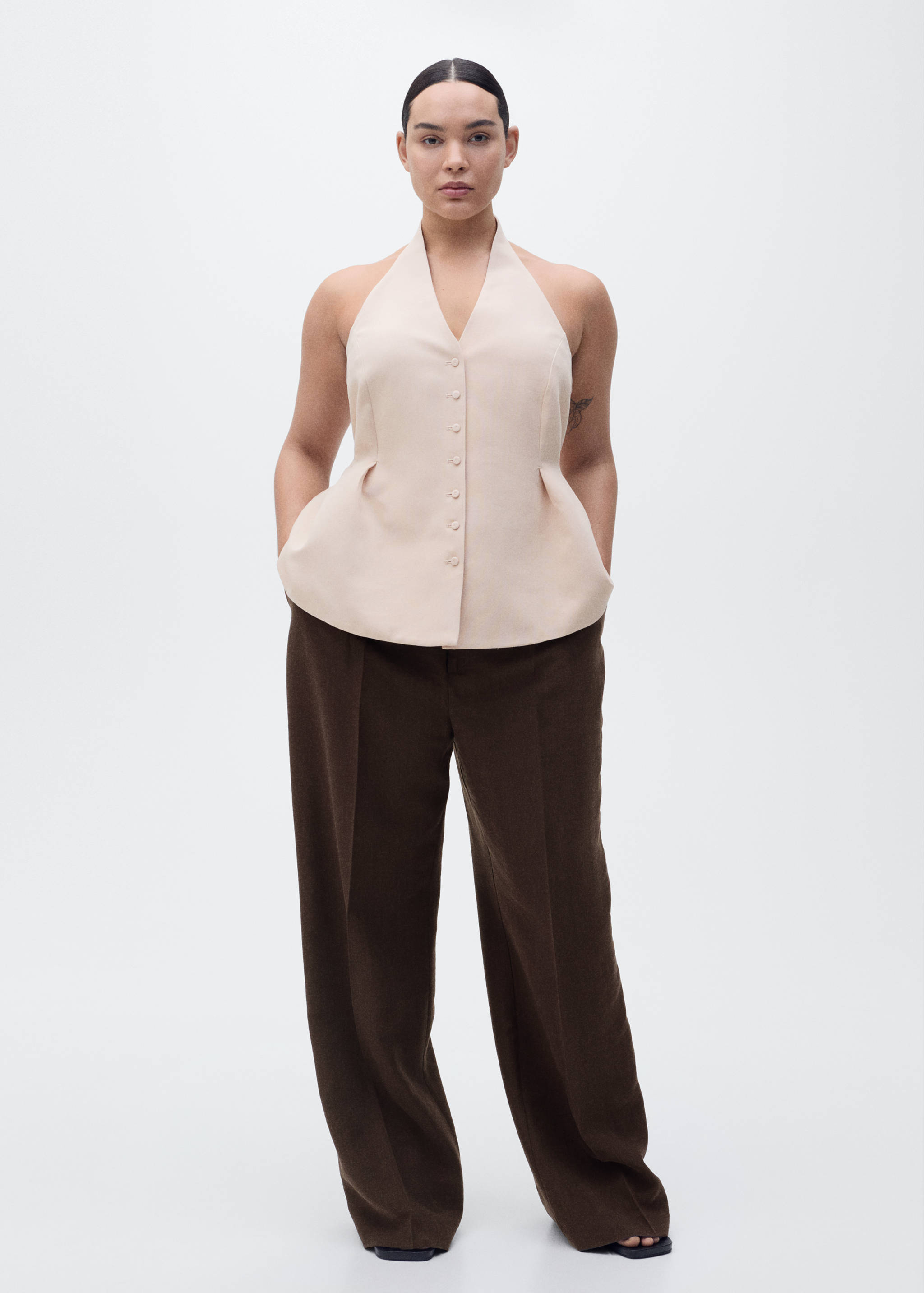 Halter-neck vest with pleats - Details of the article 3