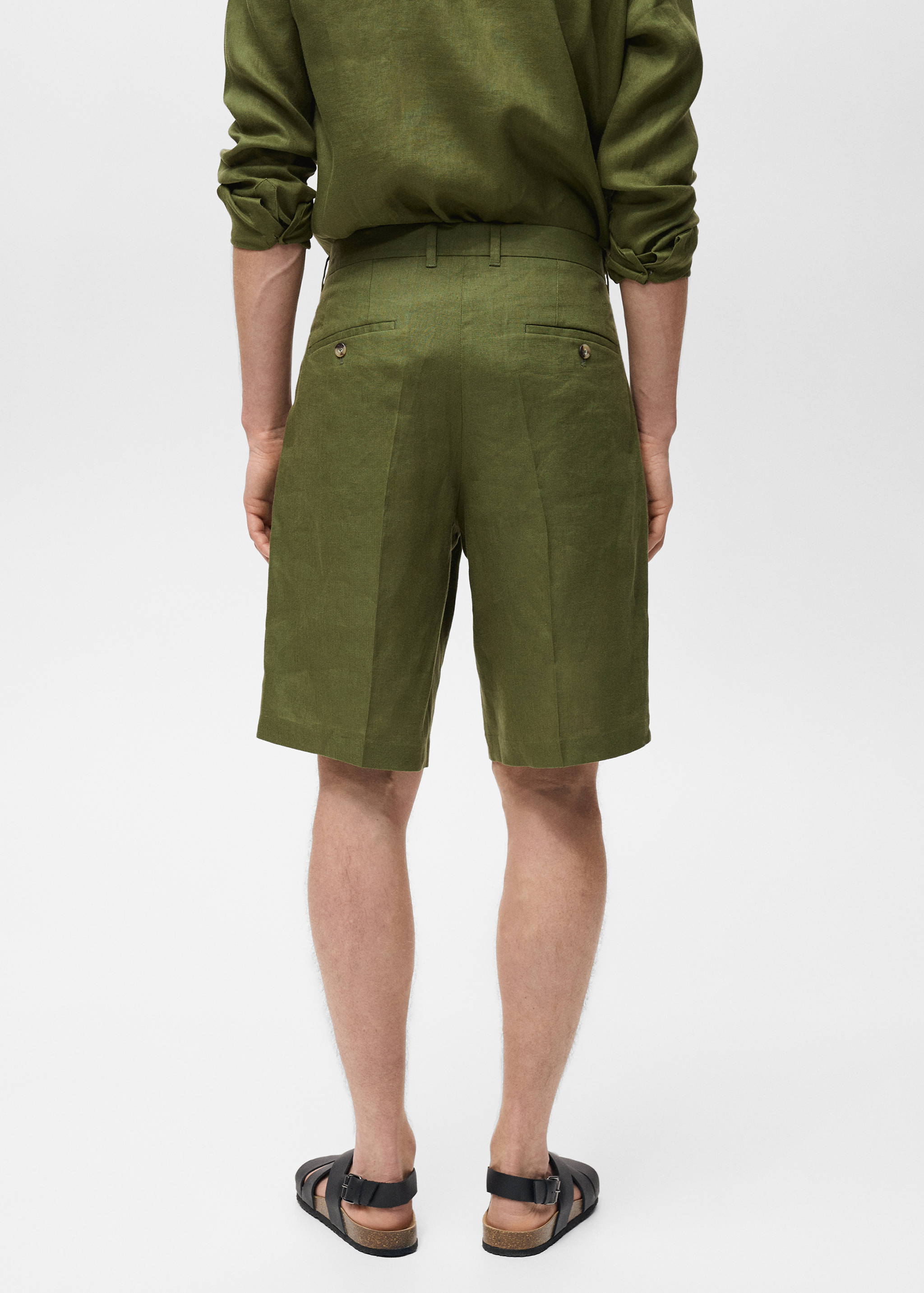 100% linen bermuda shorts with pleats - Reverse of the article