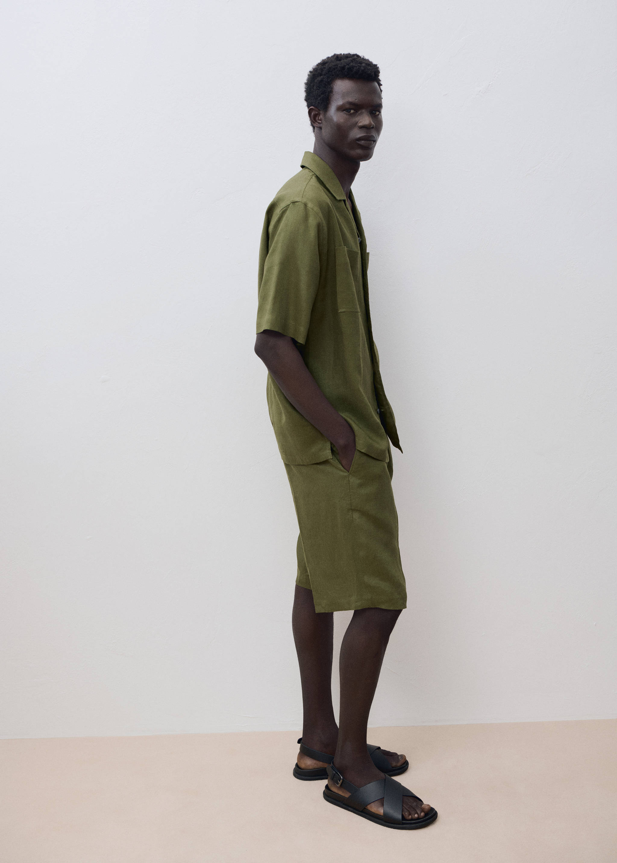 100% linen bermuda shorts with pleats - Details of the article 3