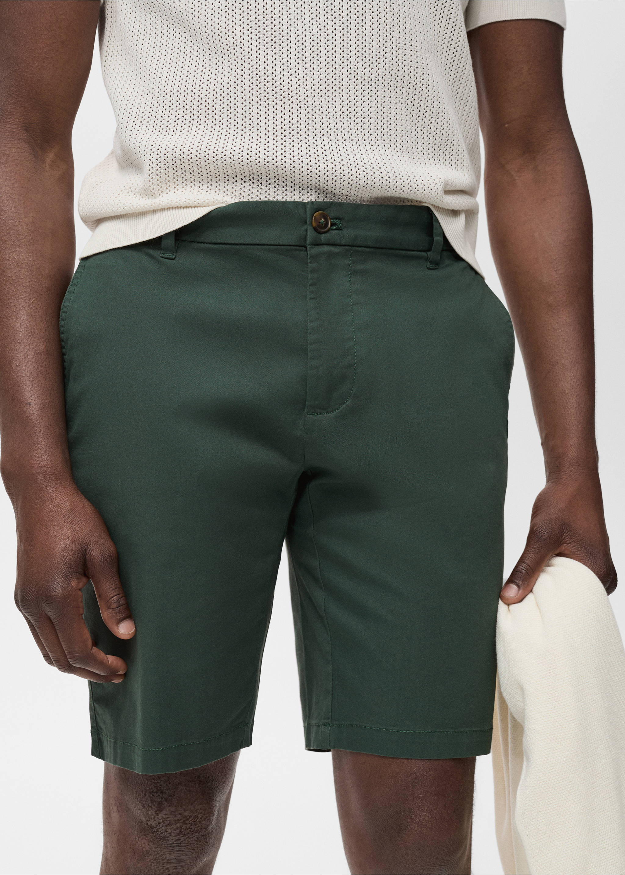 Slim-fit chino cotton bermuda shorts - Details of the article 1, Dark Green. Ref: 87045918-00.