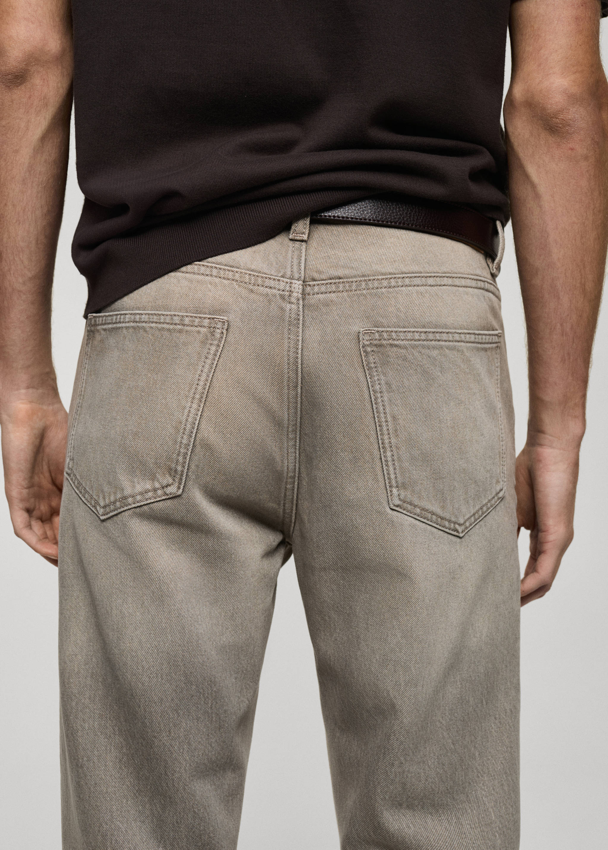 Cropped carrot-fit jeans - Details of the article 6