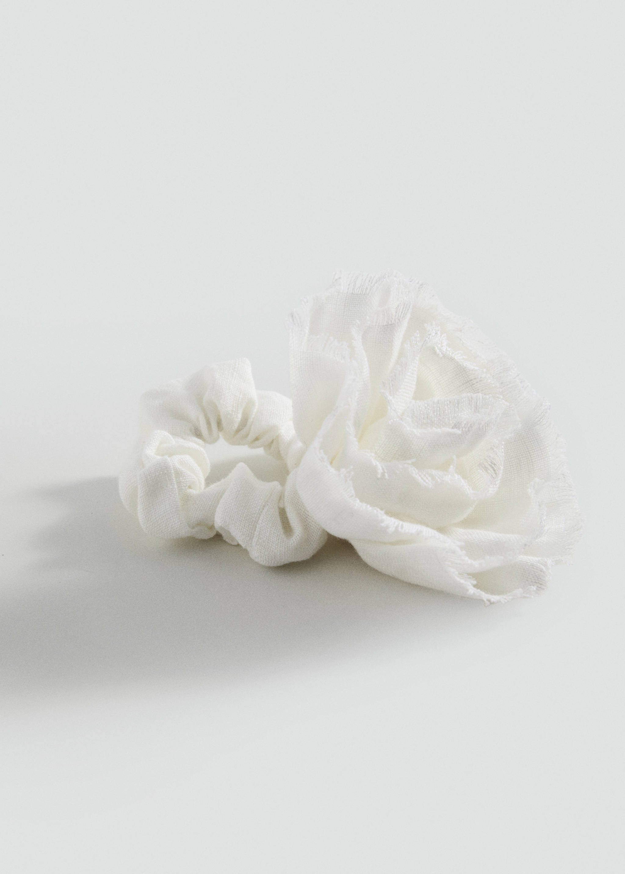 Linen flower scrunchie - Medium plane