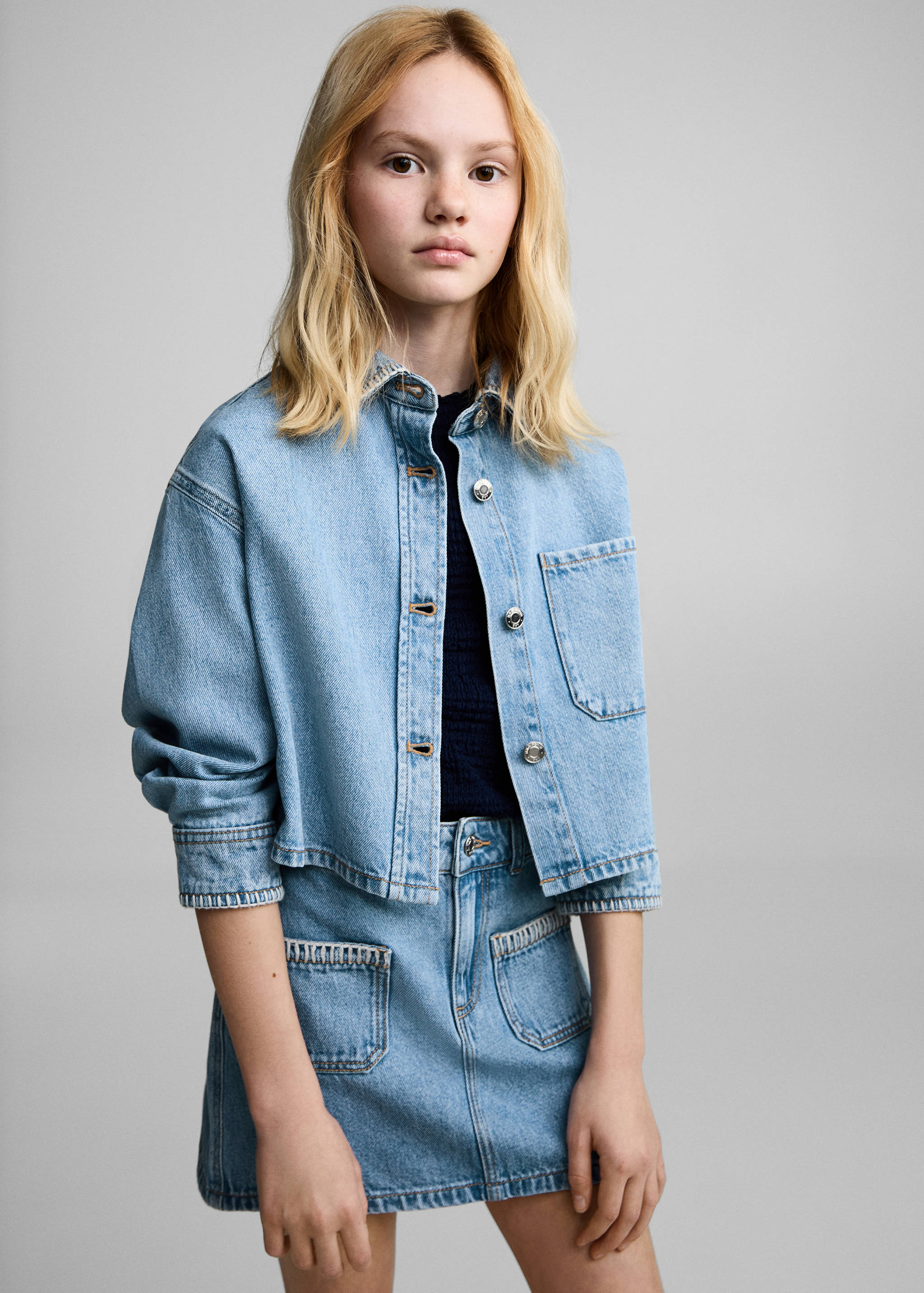 Jupe courte en jean - Plan moyen