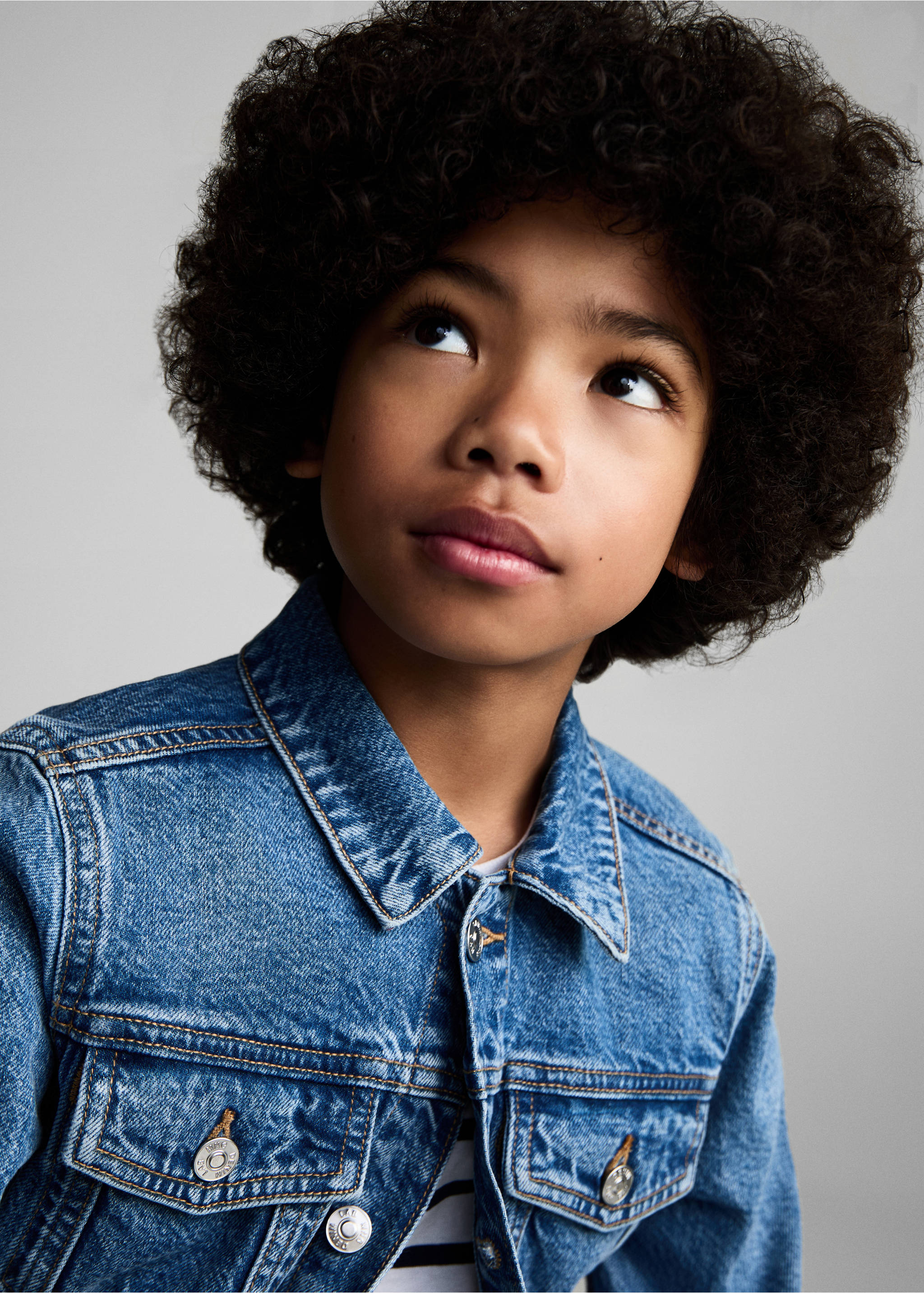 Denim jacket - Details of the article 1, Medium Blue. Ref: 87045952-00.