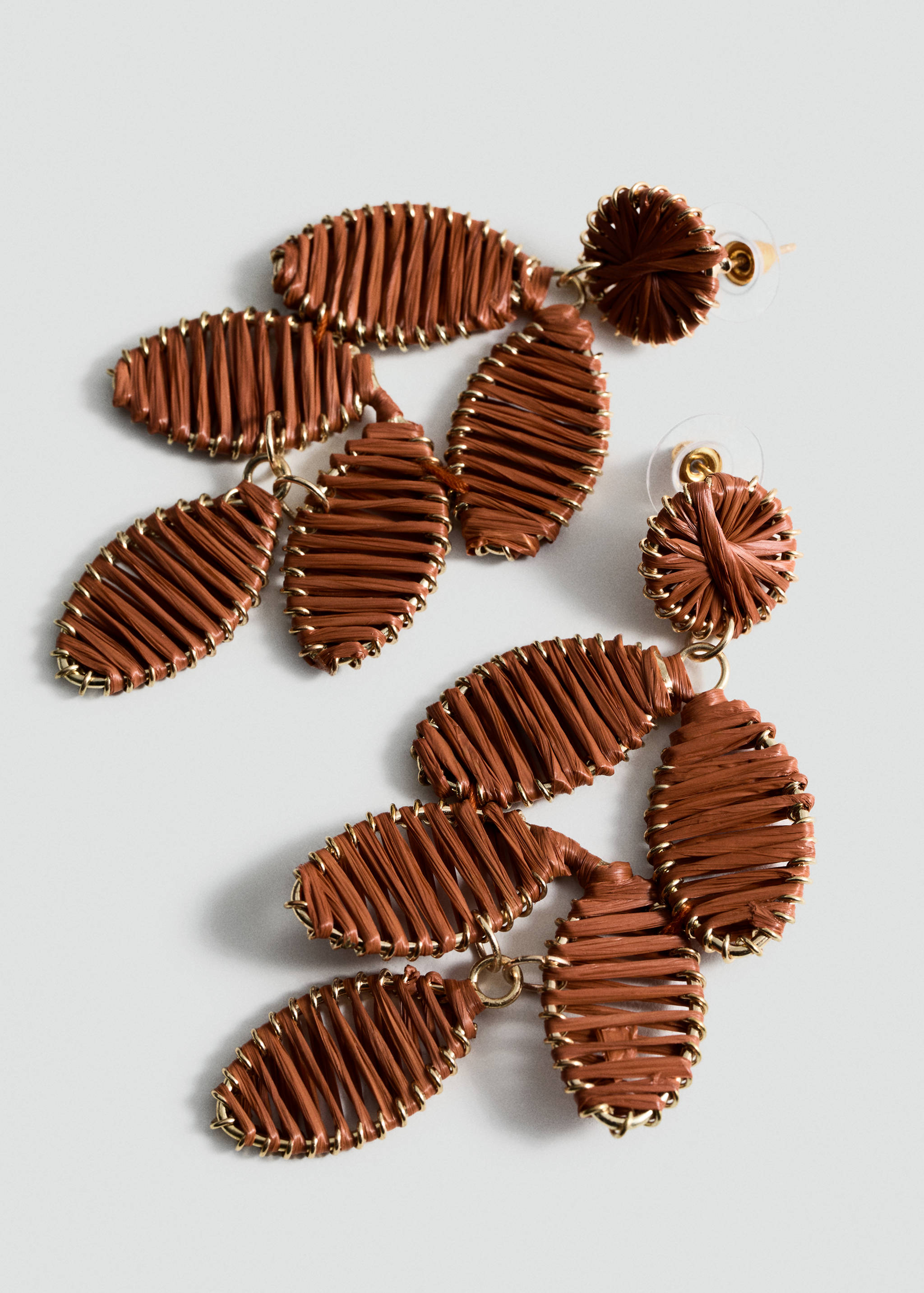 Pendientes largos diseño floral - Plano medio