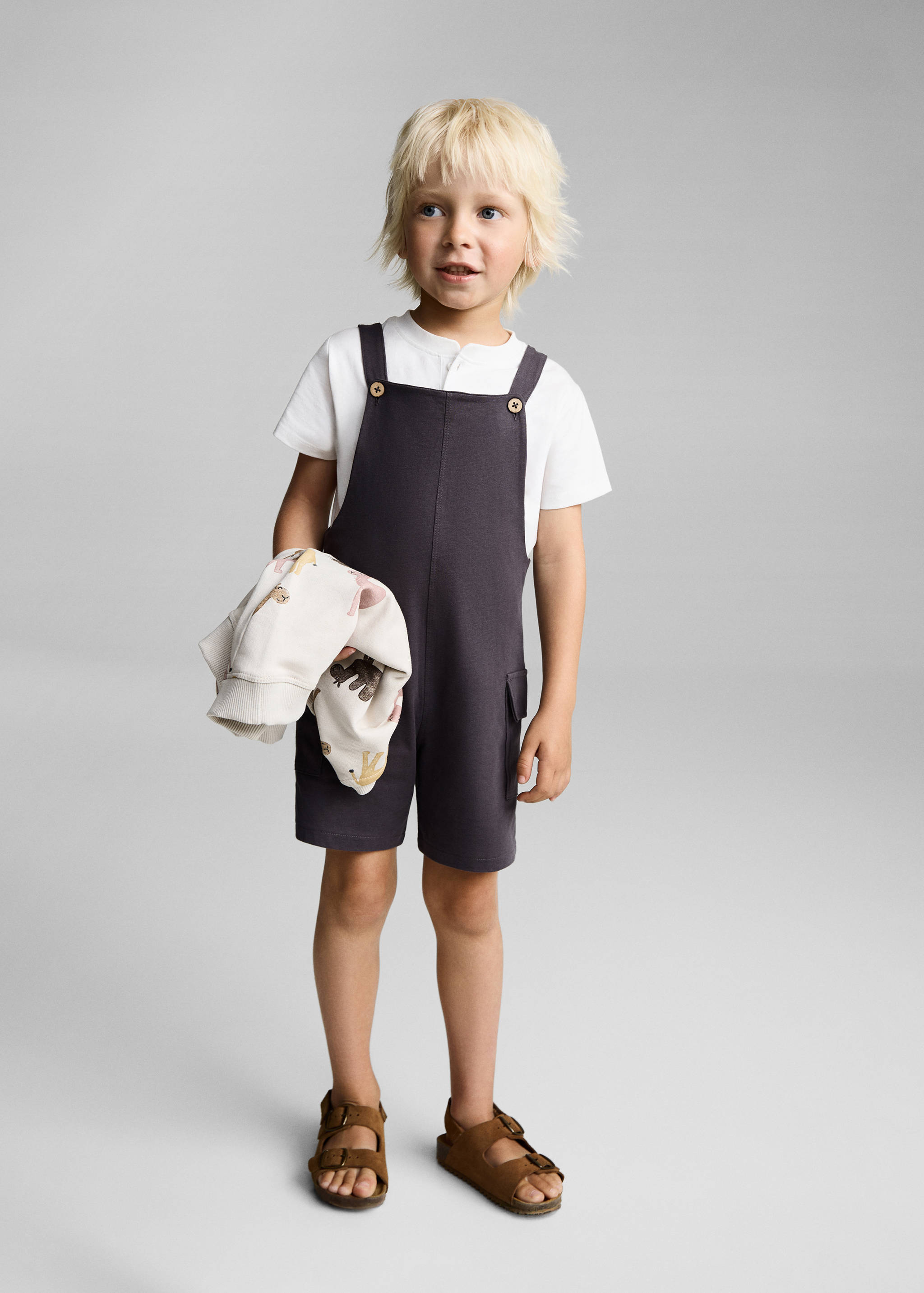 Knitted short dungarees - General plane