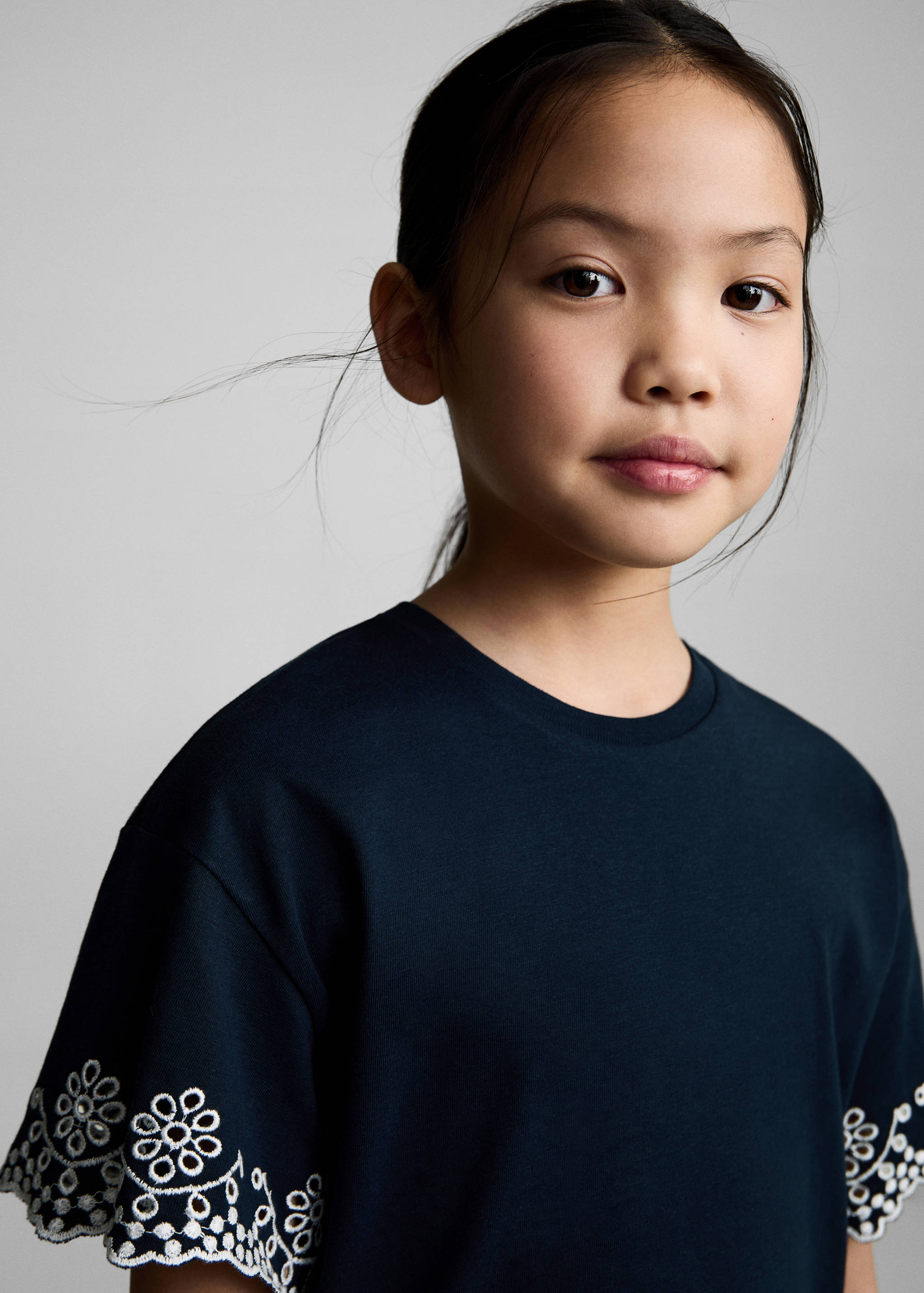 Camiseta detalles bordados - Detalle del artículo 1