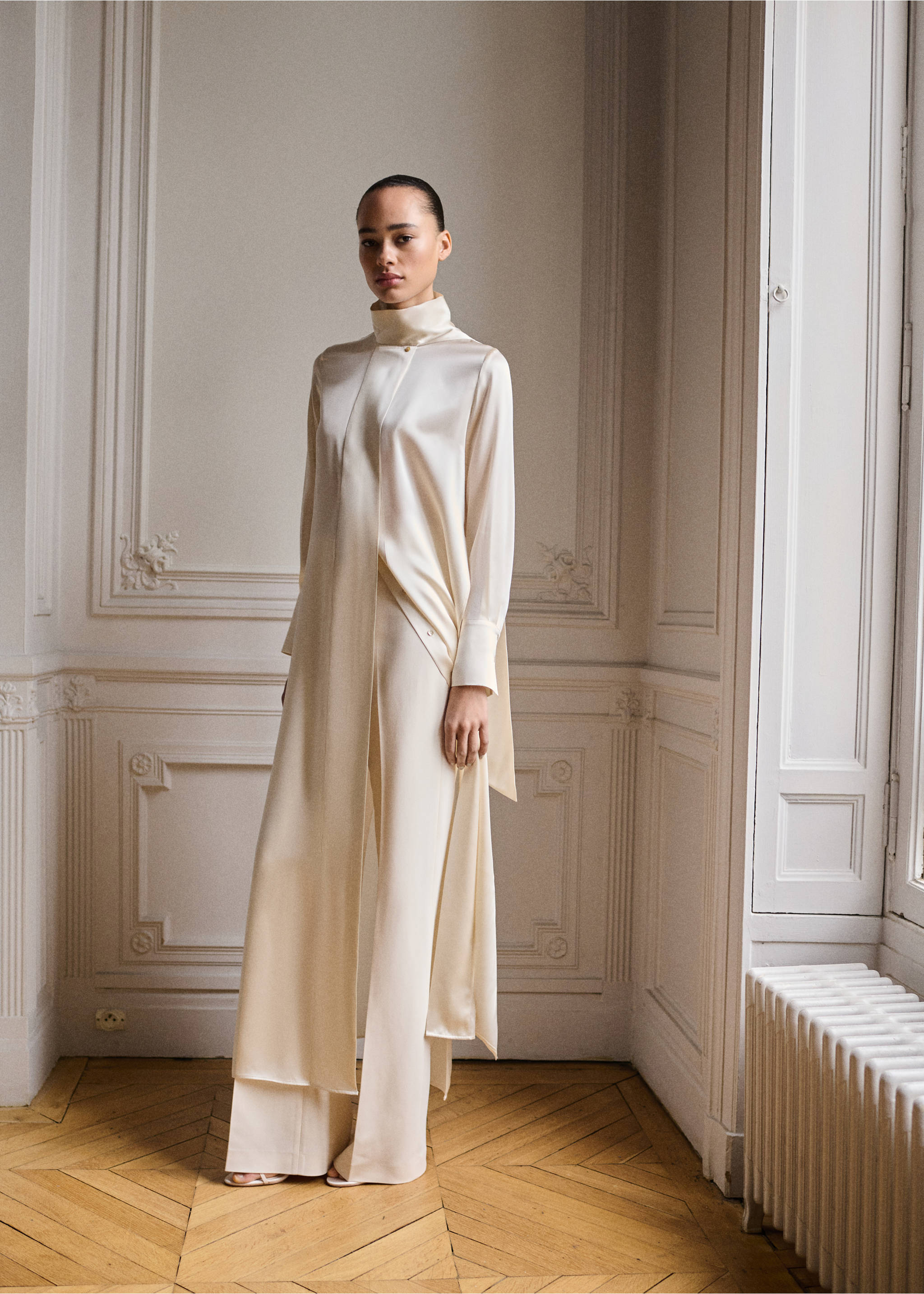 Cape-style silk dress with bow neck - General plane, Ecru. Ref: 87045969-00.