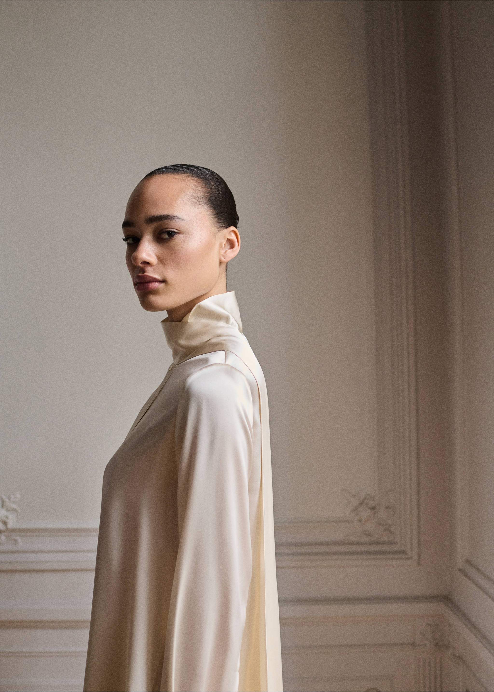 Cape-style silk dress with bow neck - Details of the article 1, Ecru. Ref: 87045969-00.