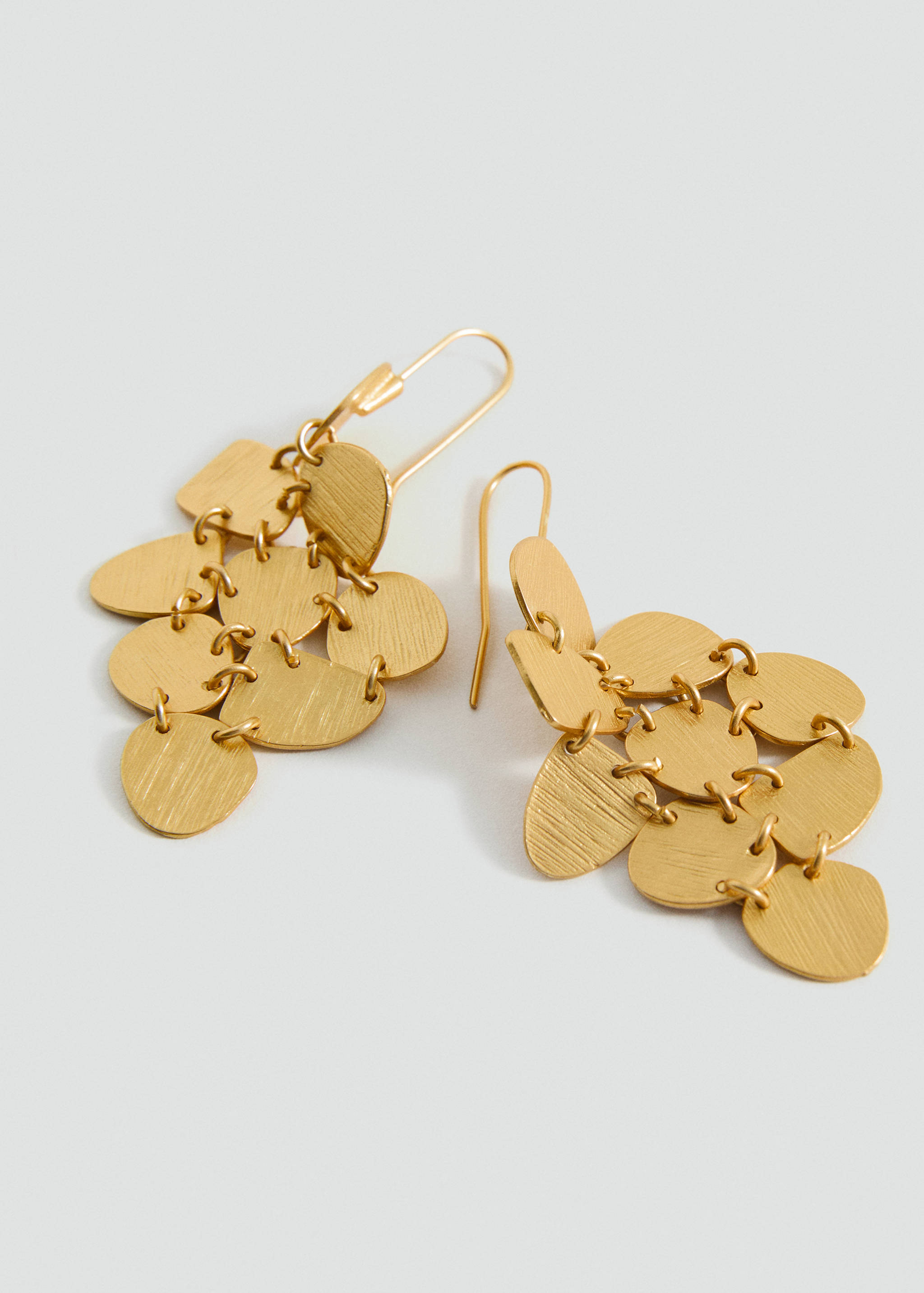 Brincos compridos de moedas - Plano médio