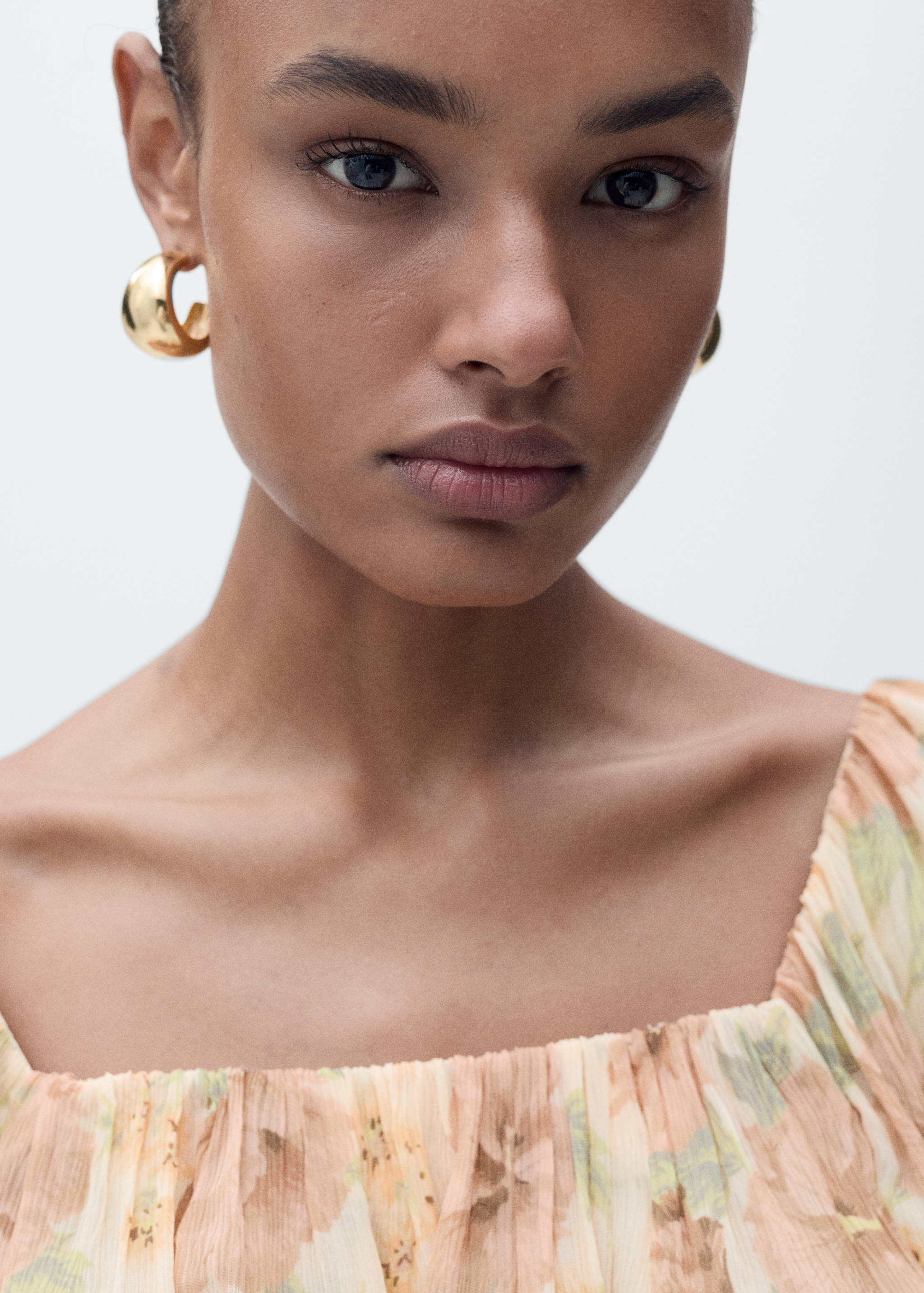 Open-back floral blouse - Details of the article 1