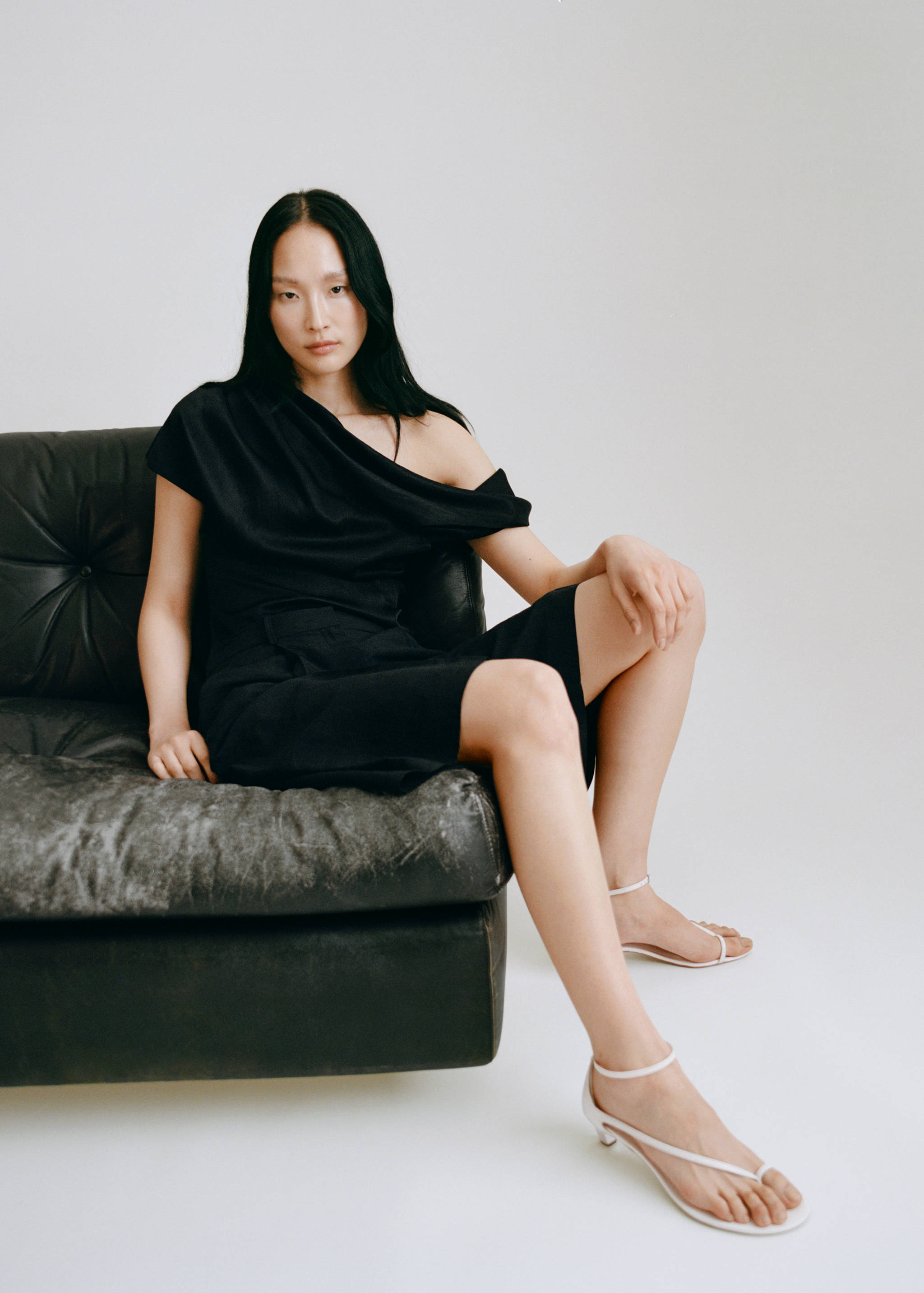 Δερμάτινα σανδάλια με φαρδύ λουράκι - Γενικό πλάνο