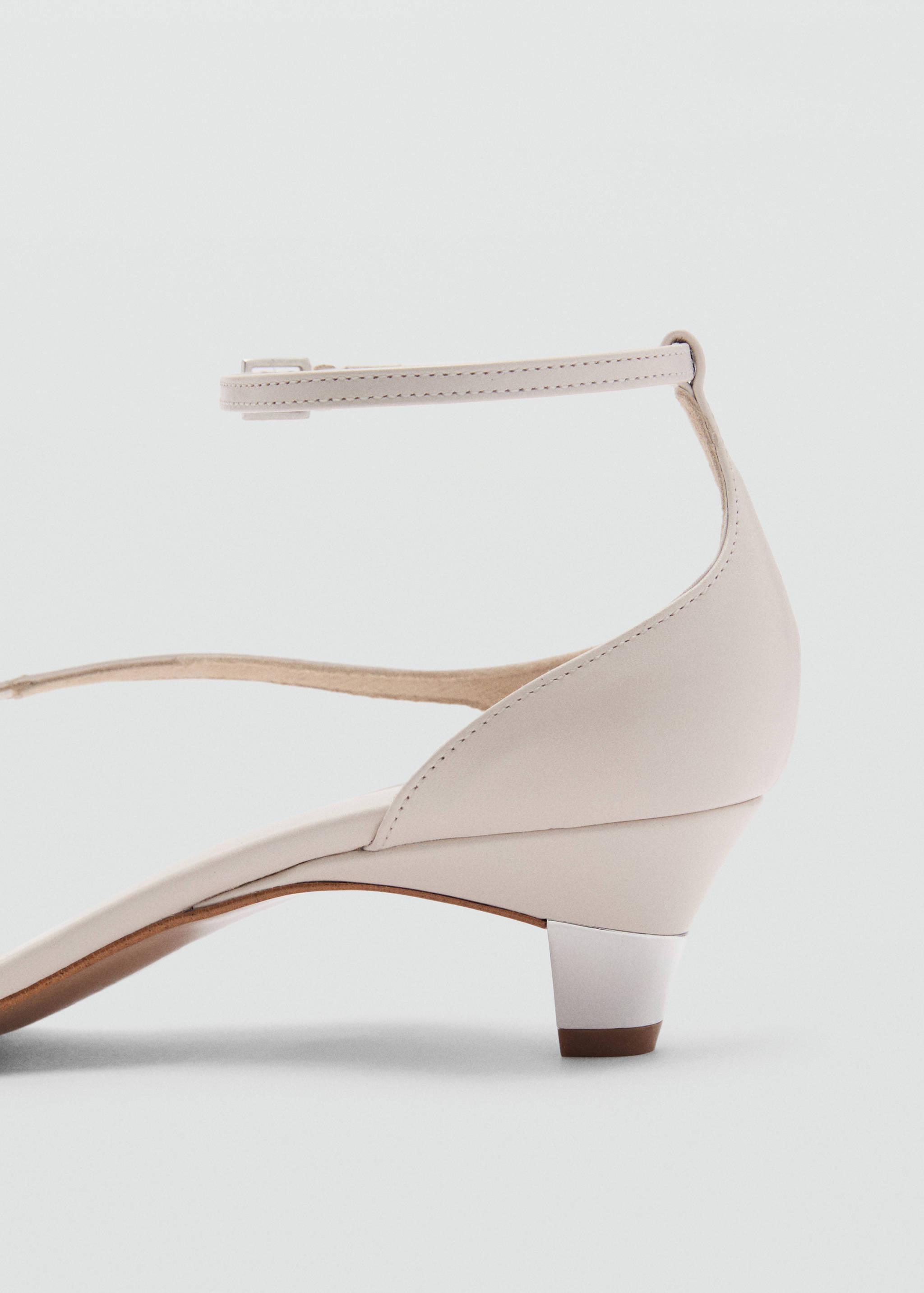 Δερμάτινα σανδάλια με φαρδύ λουράκι - Λεπτομέρεια του προϊόντος 2