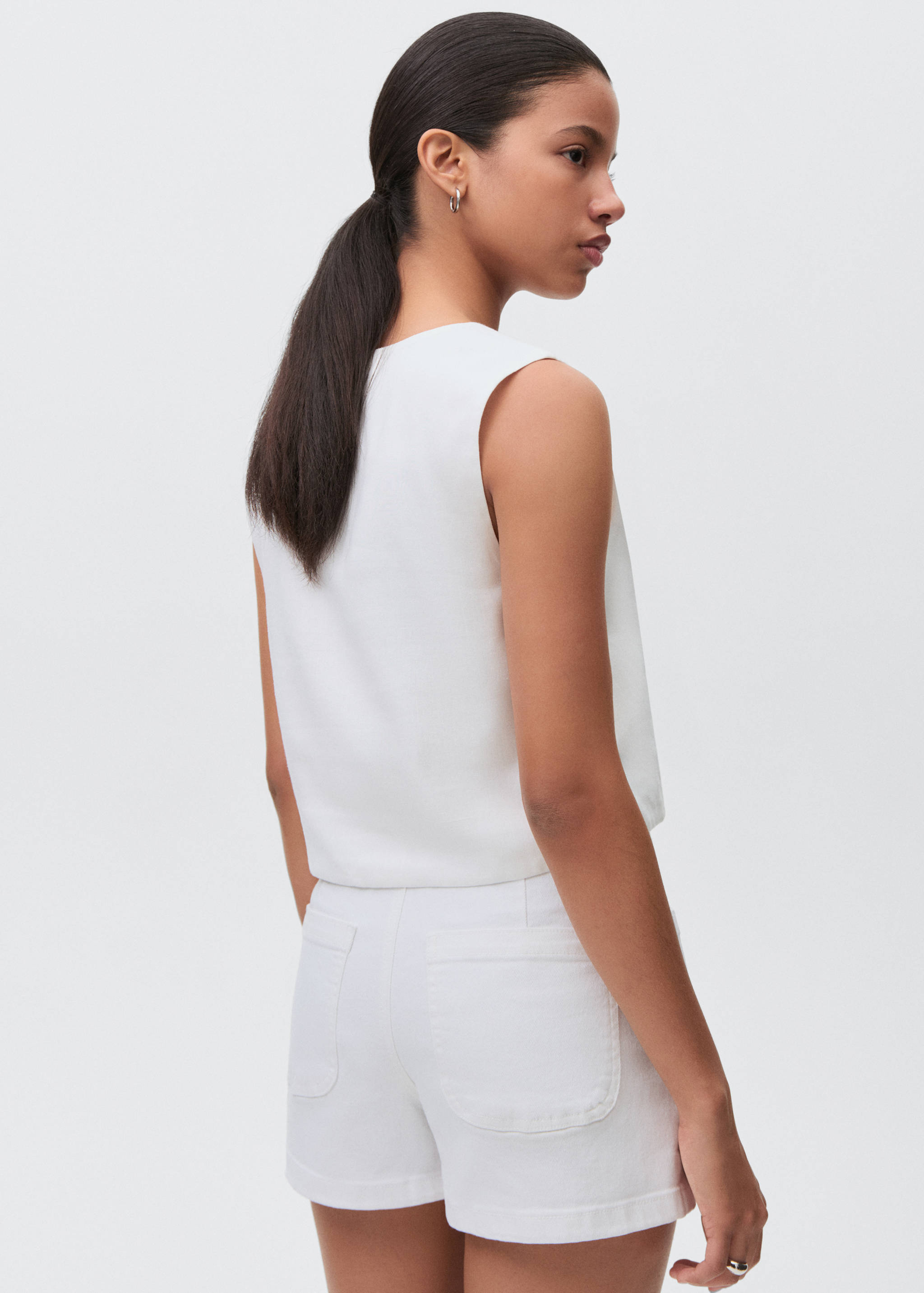 Denim shorts with pockets - Reverse of the article