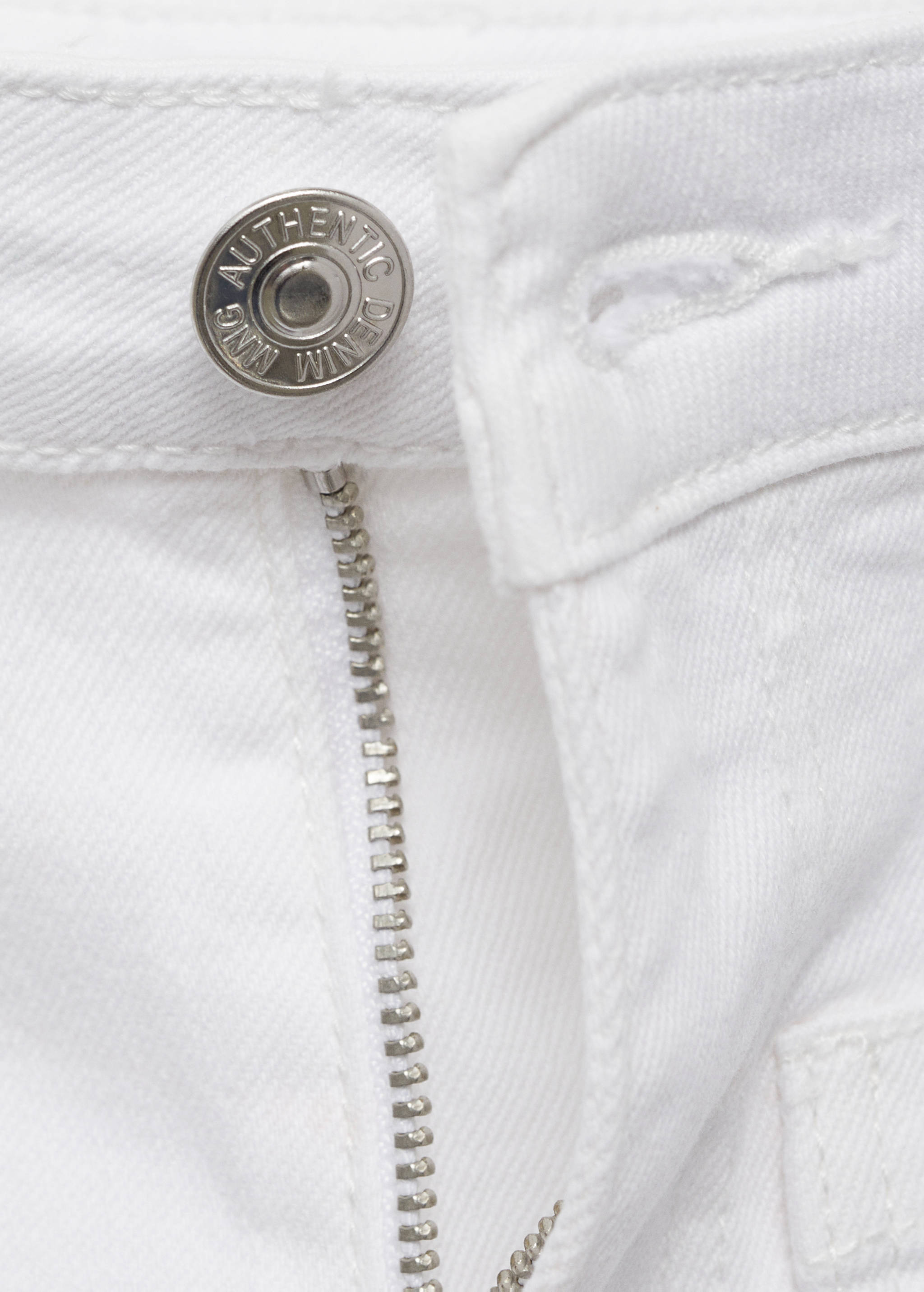 Denim shorts with pockets - Details of the article 8