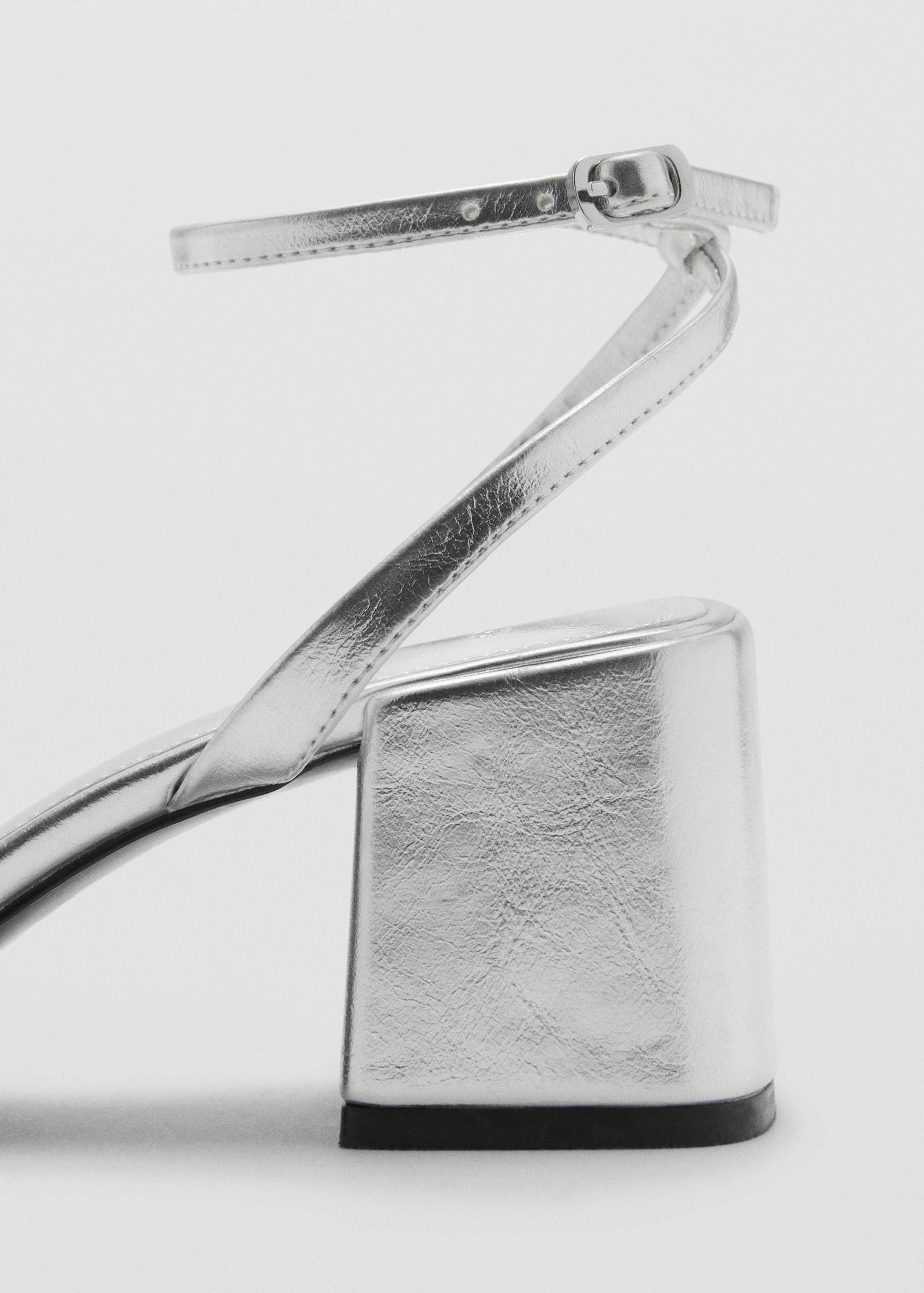 Sandaal met hak en gekruiste bandjes - Detail van het artikel 2