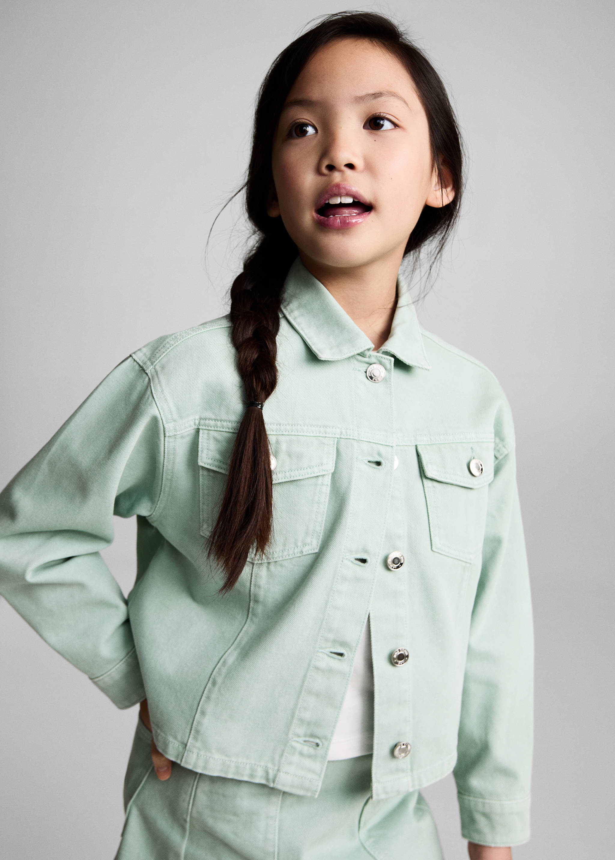 Blouson en jean poches - Plan moyen