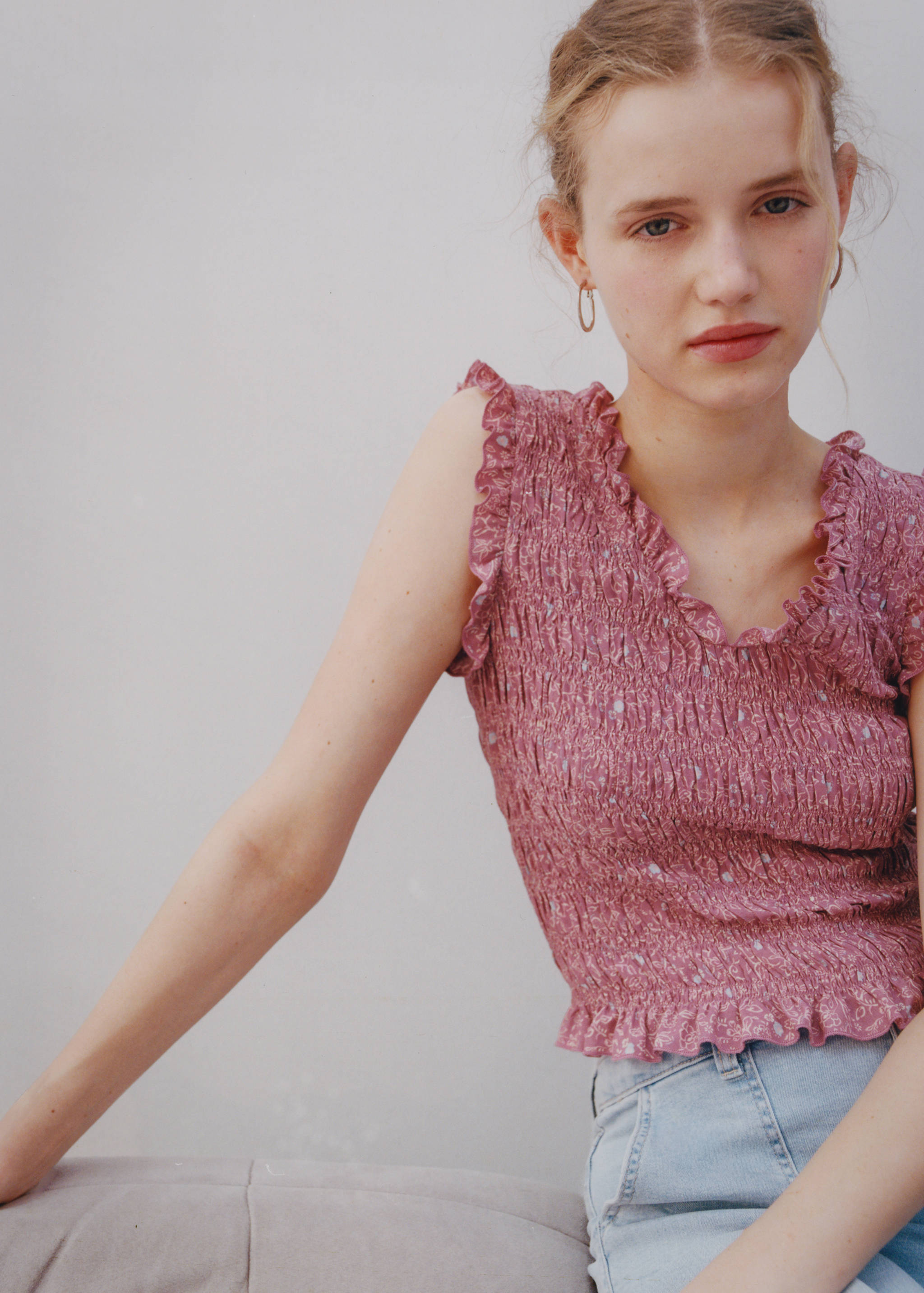 Top mit V-Ausschnitt und Knitter-Effekt - Detail des Artikels 5