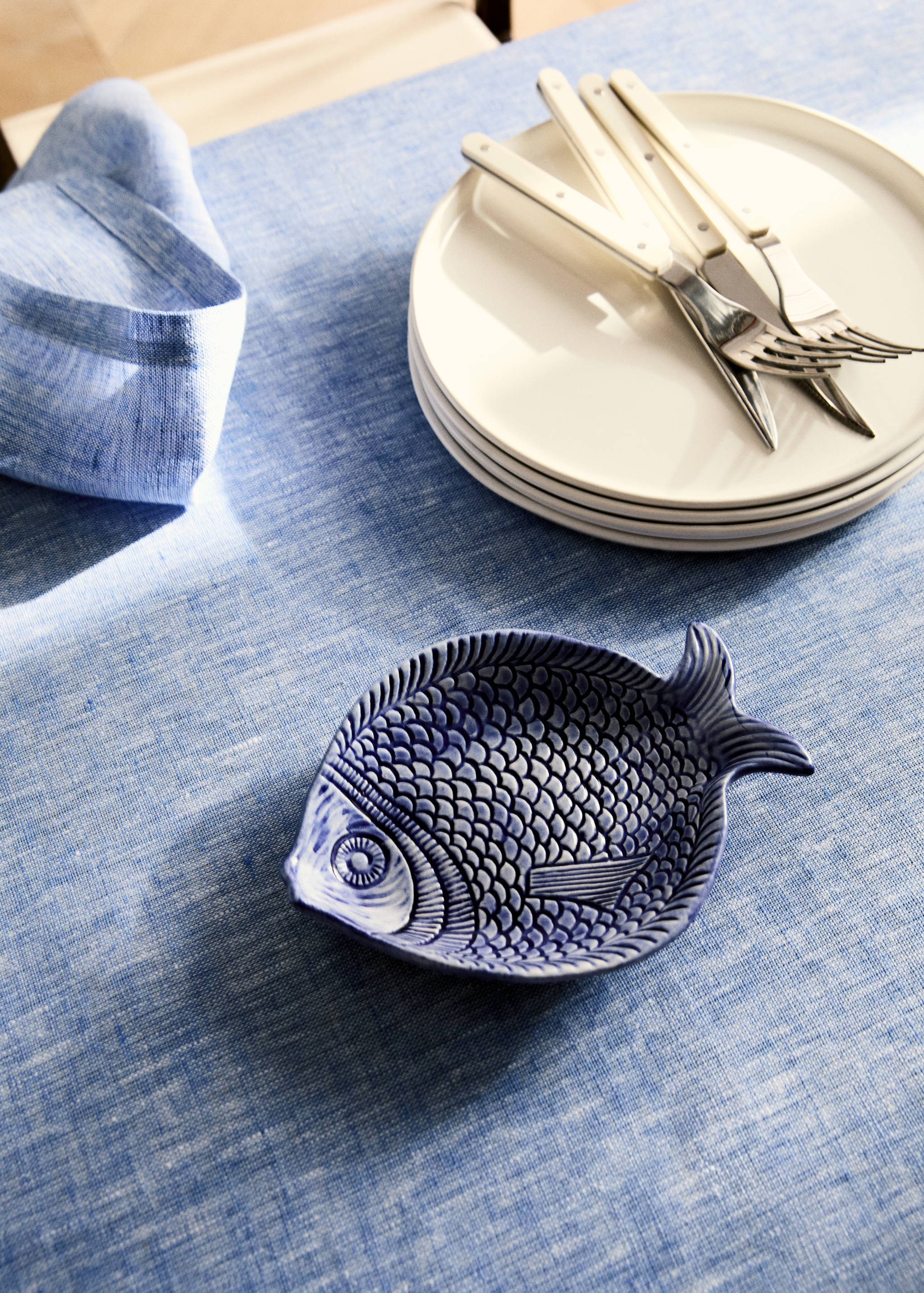 Mały półmisek z kamionki z wypukłym wzorem - Plan ogólny