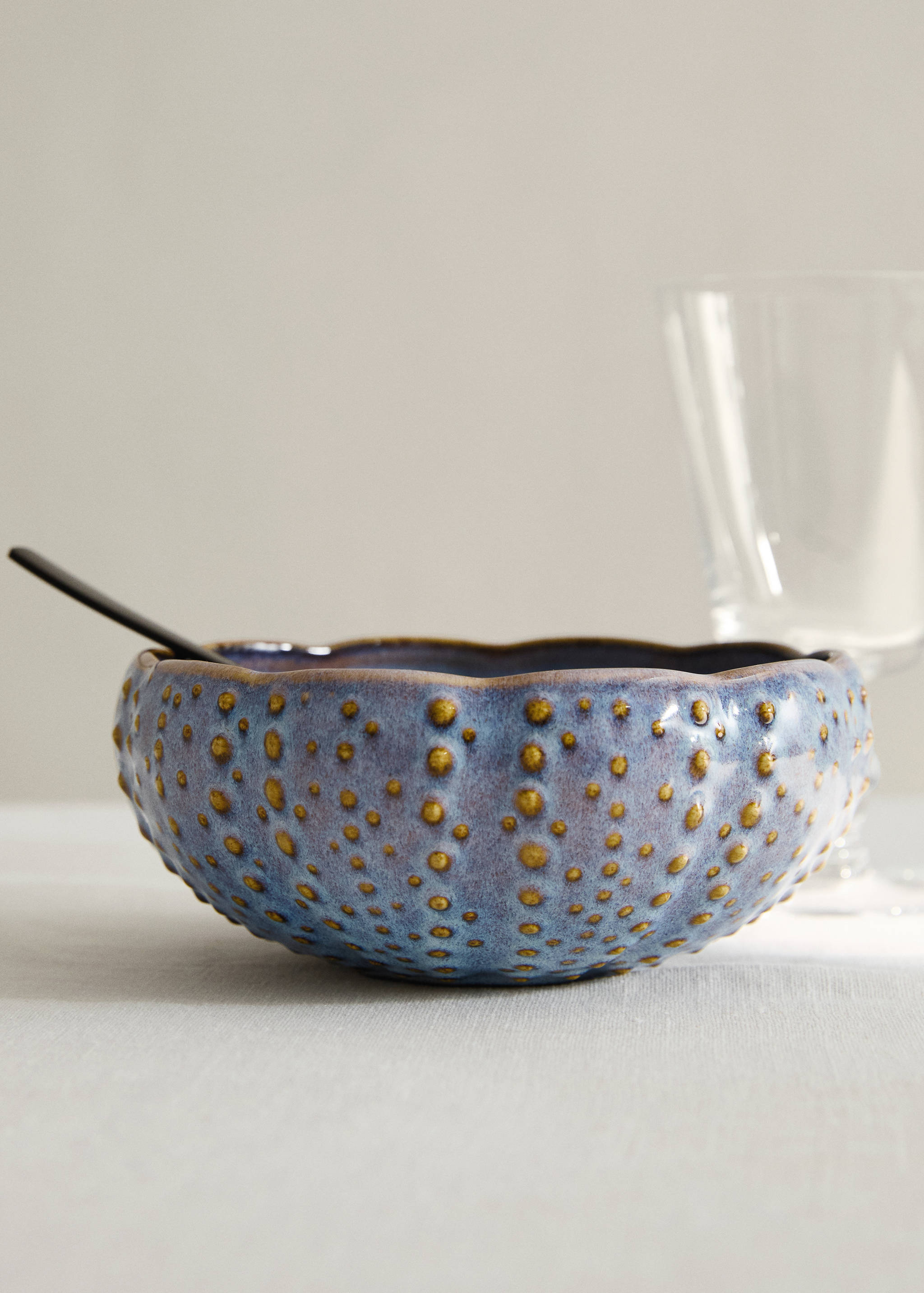 Duża miska z kamionki - Plan ogólny