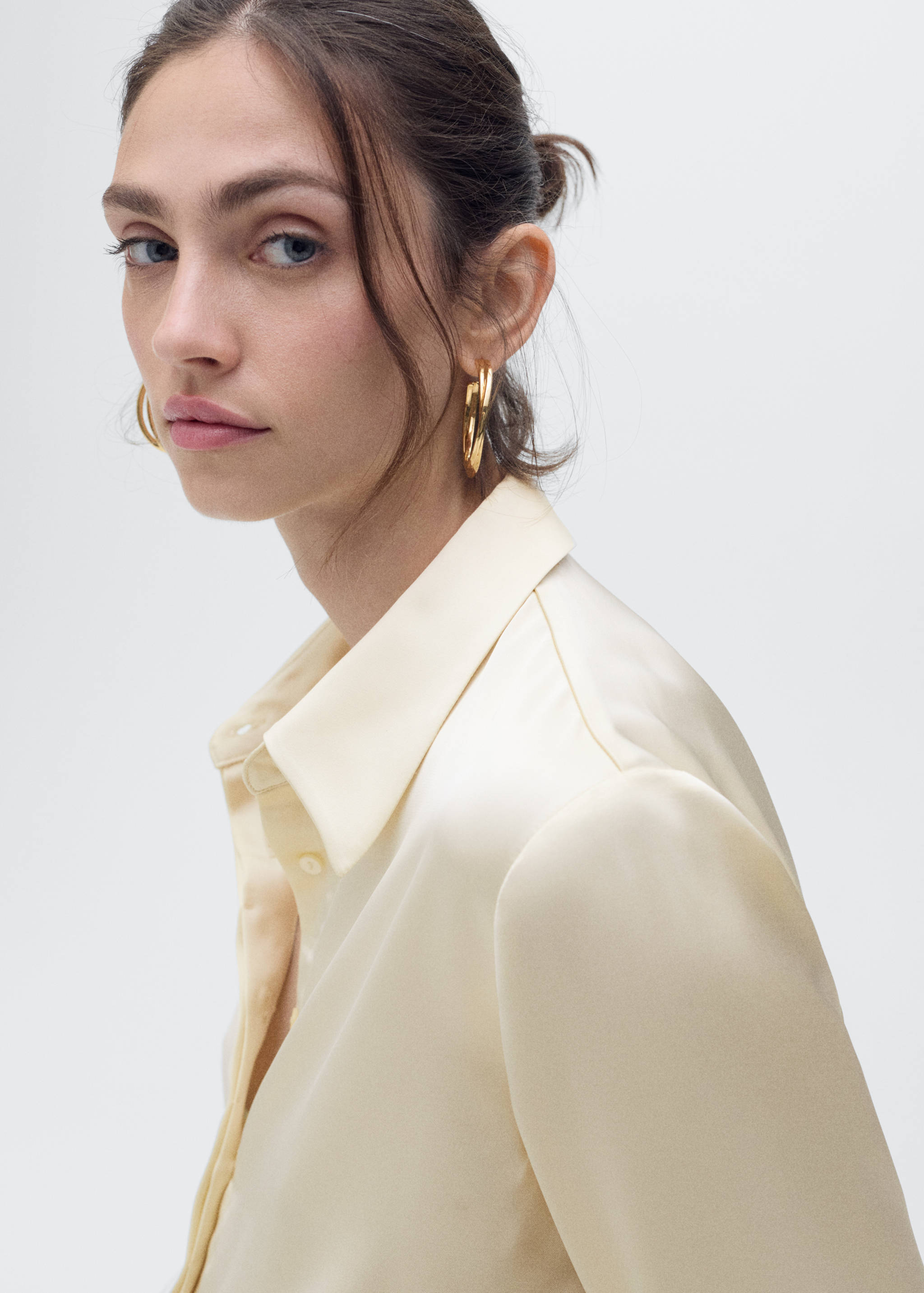 Satin shirt with hidden buttons - Details of the article 1