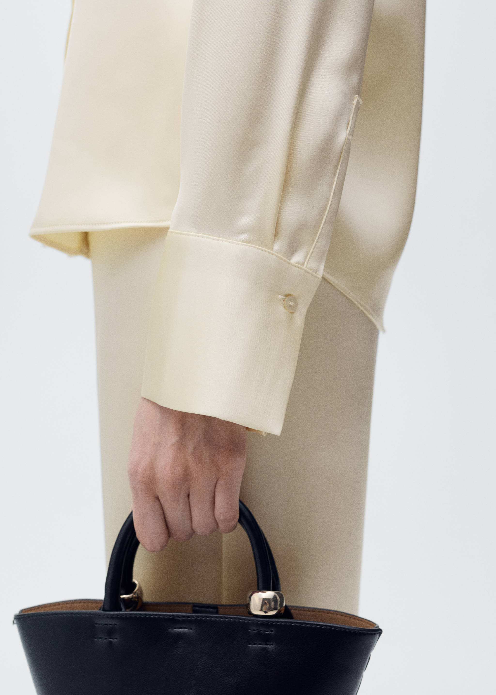 Satin shirt with hidden buttons - Details of the article 6