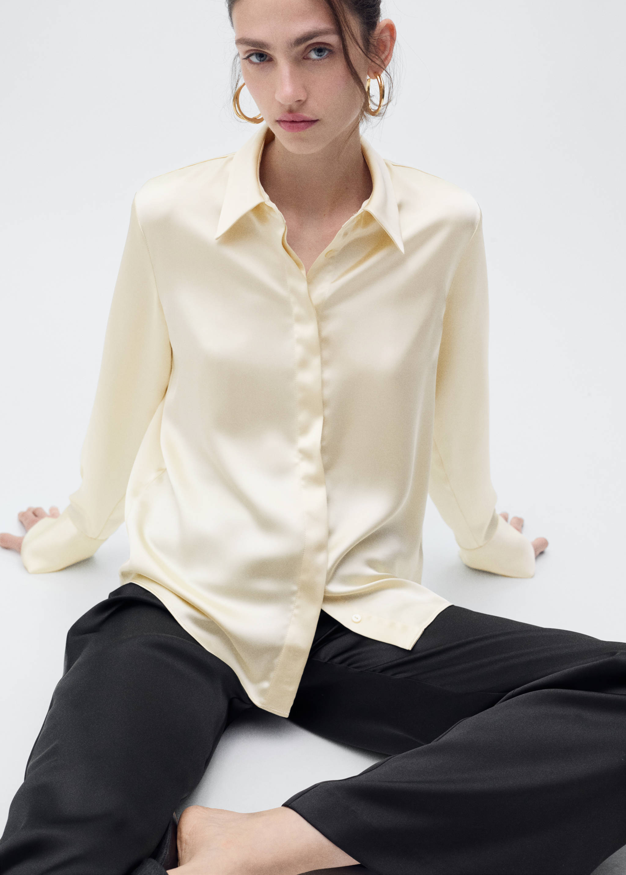 Satin shirt with hidden buttons - Details of the article 2