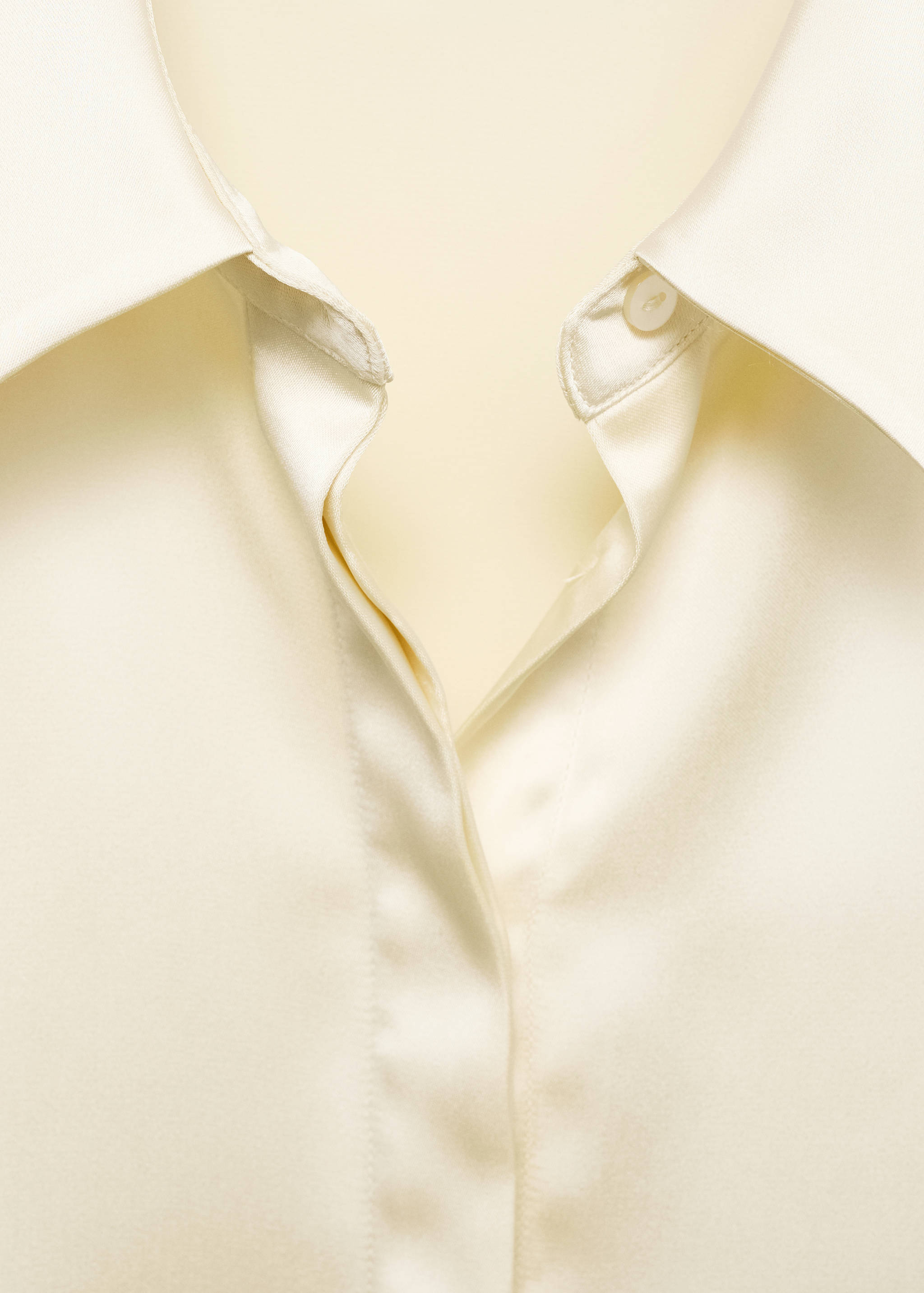 Satin shirt with hidden buttons - Details of the article 8