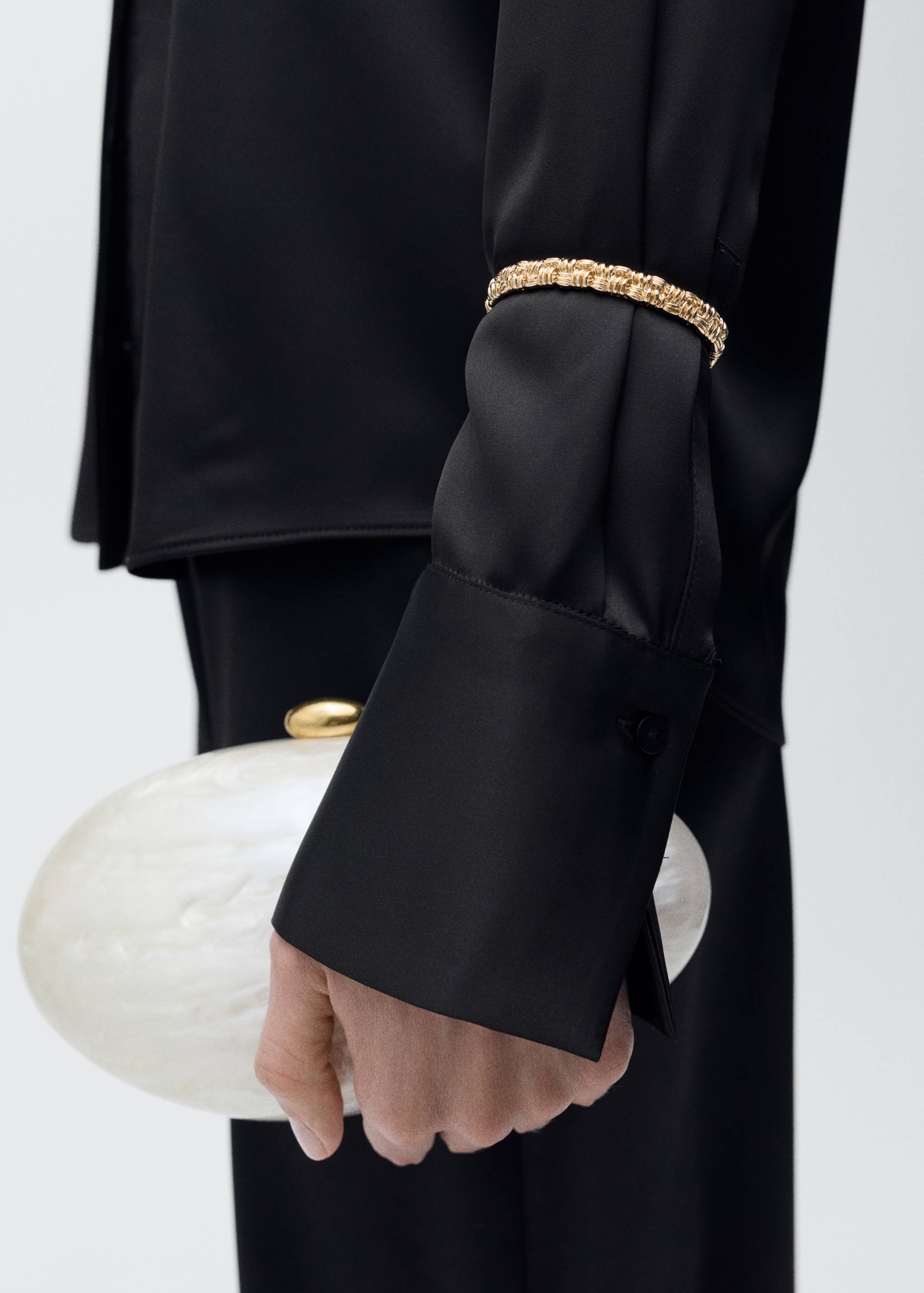 Satin shirt with hidden buttons - Details of the article 6