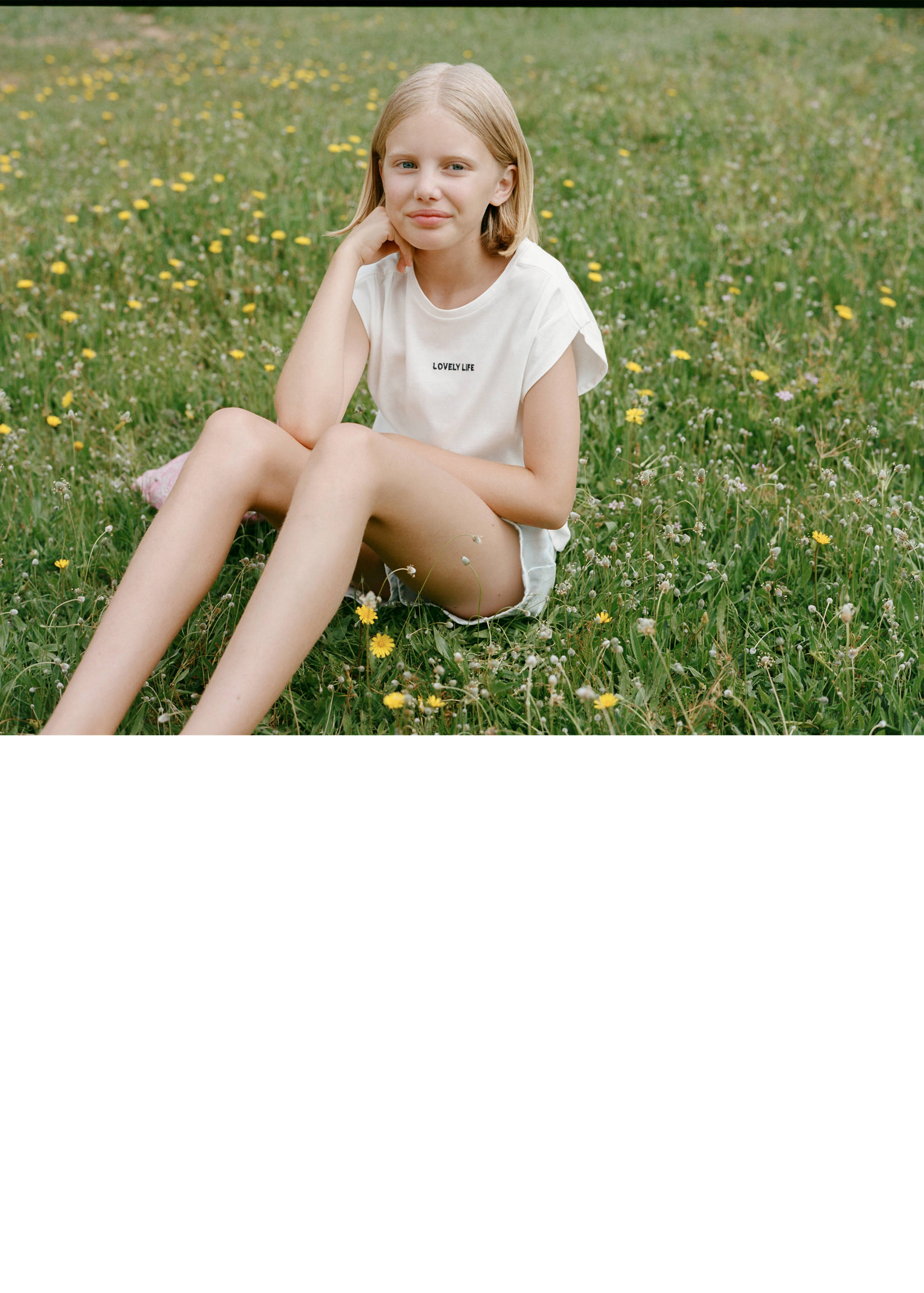 T-shirt with message and pleated shoulders - Details of the article 5