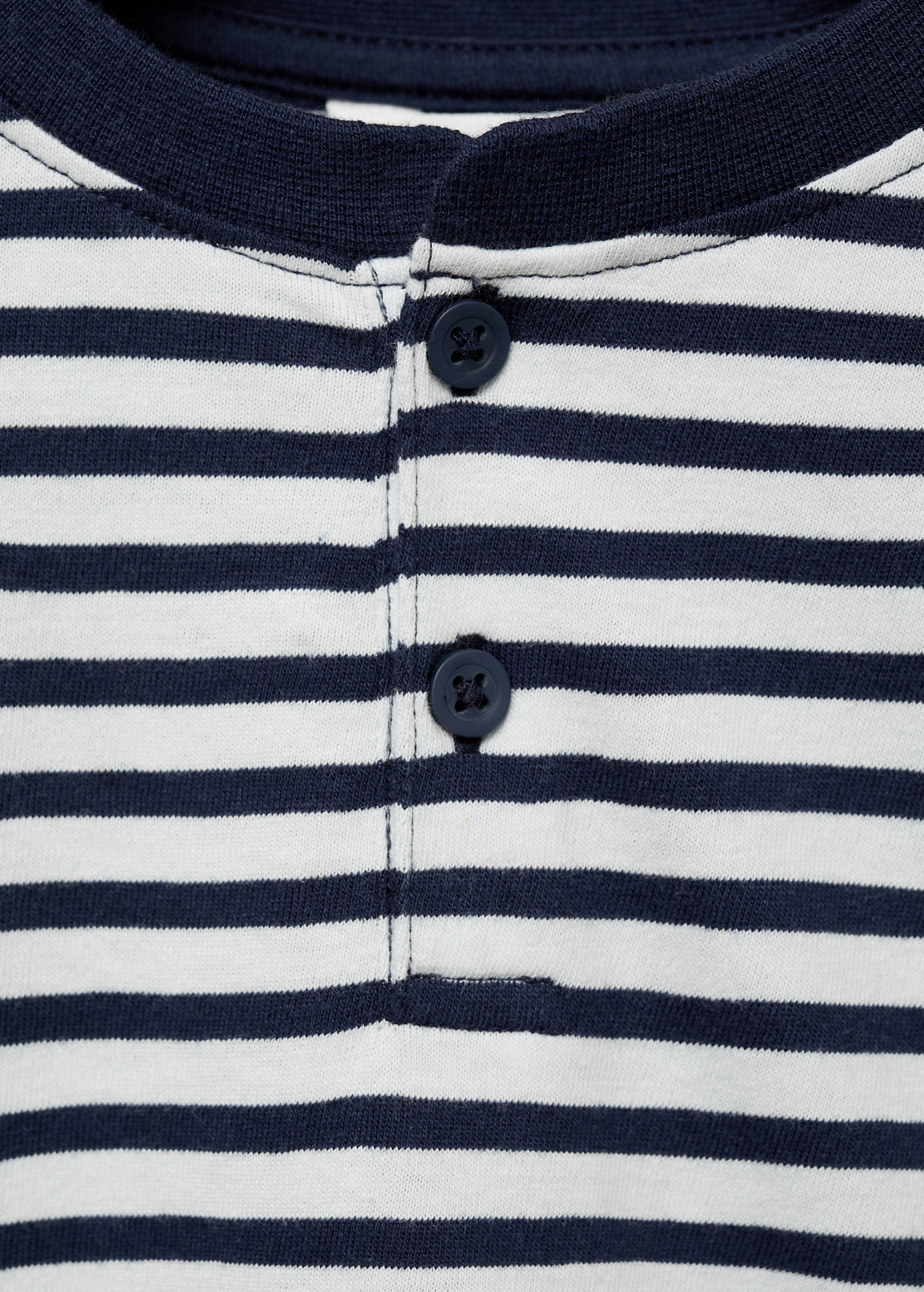 T-shirt à rayures et boutons - Détail de l'article 8