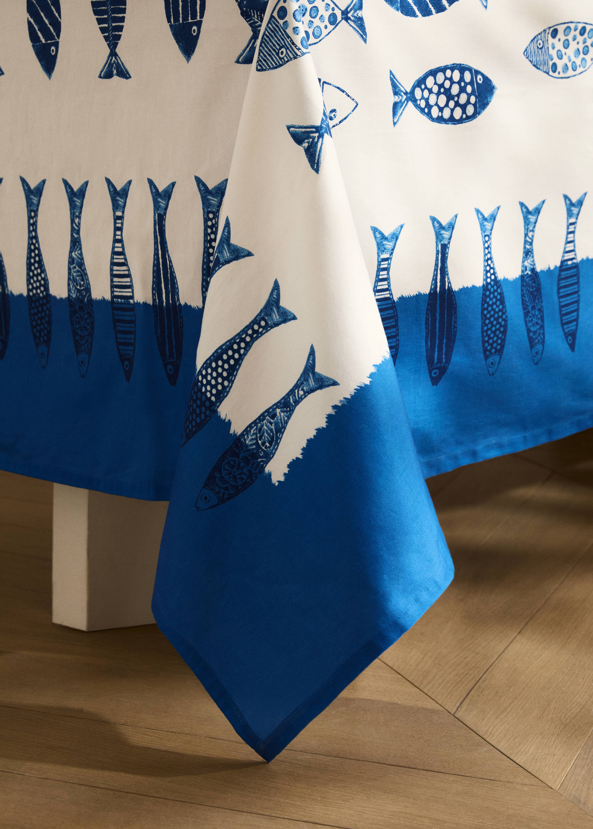 Cotton printed fish tablecloth for 6 to 8 diners - Details of the article 8