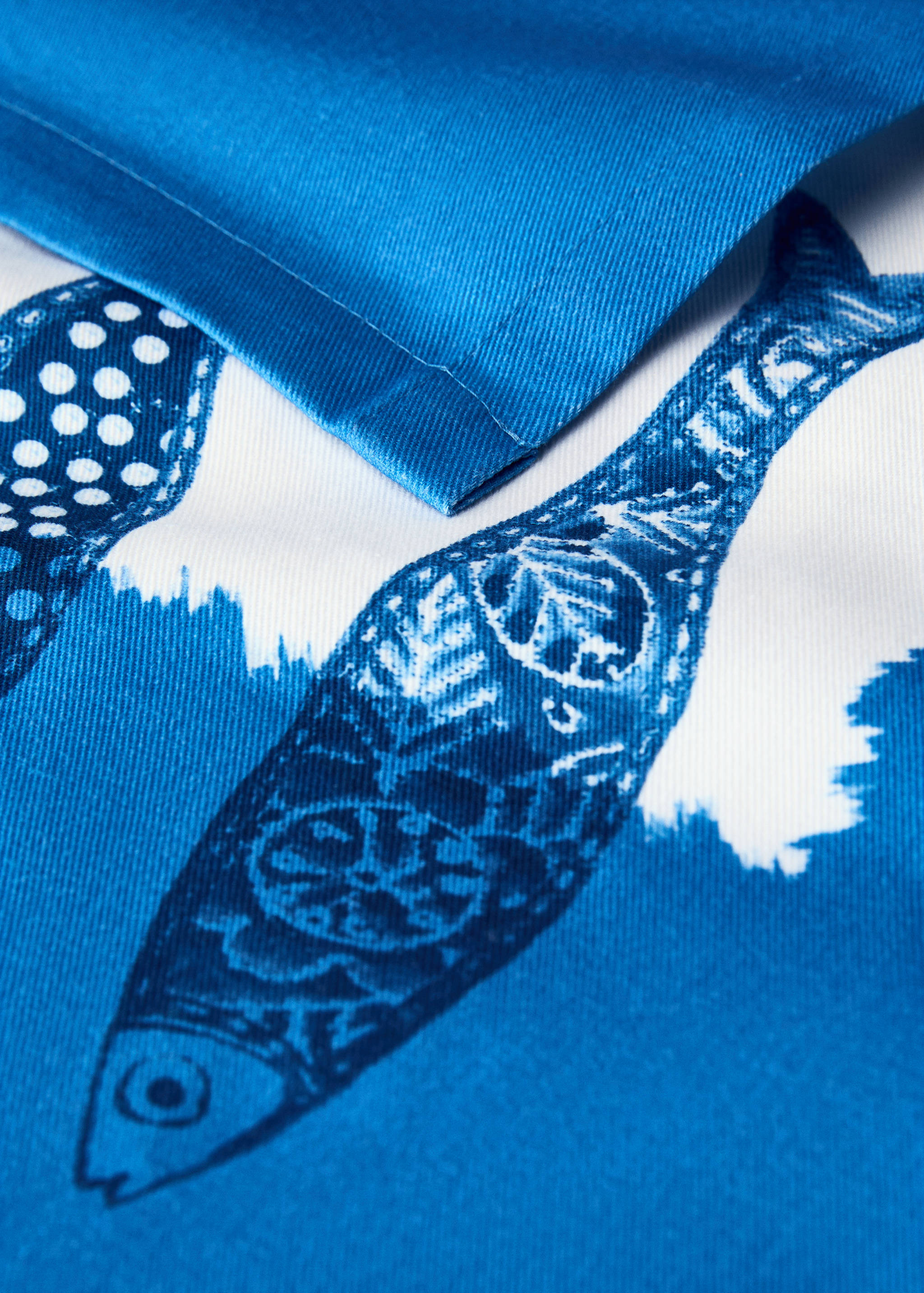 Cotton printed fish tablecloth for 6 to 8 diners - Details of the article 1