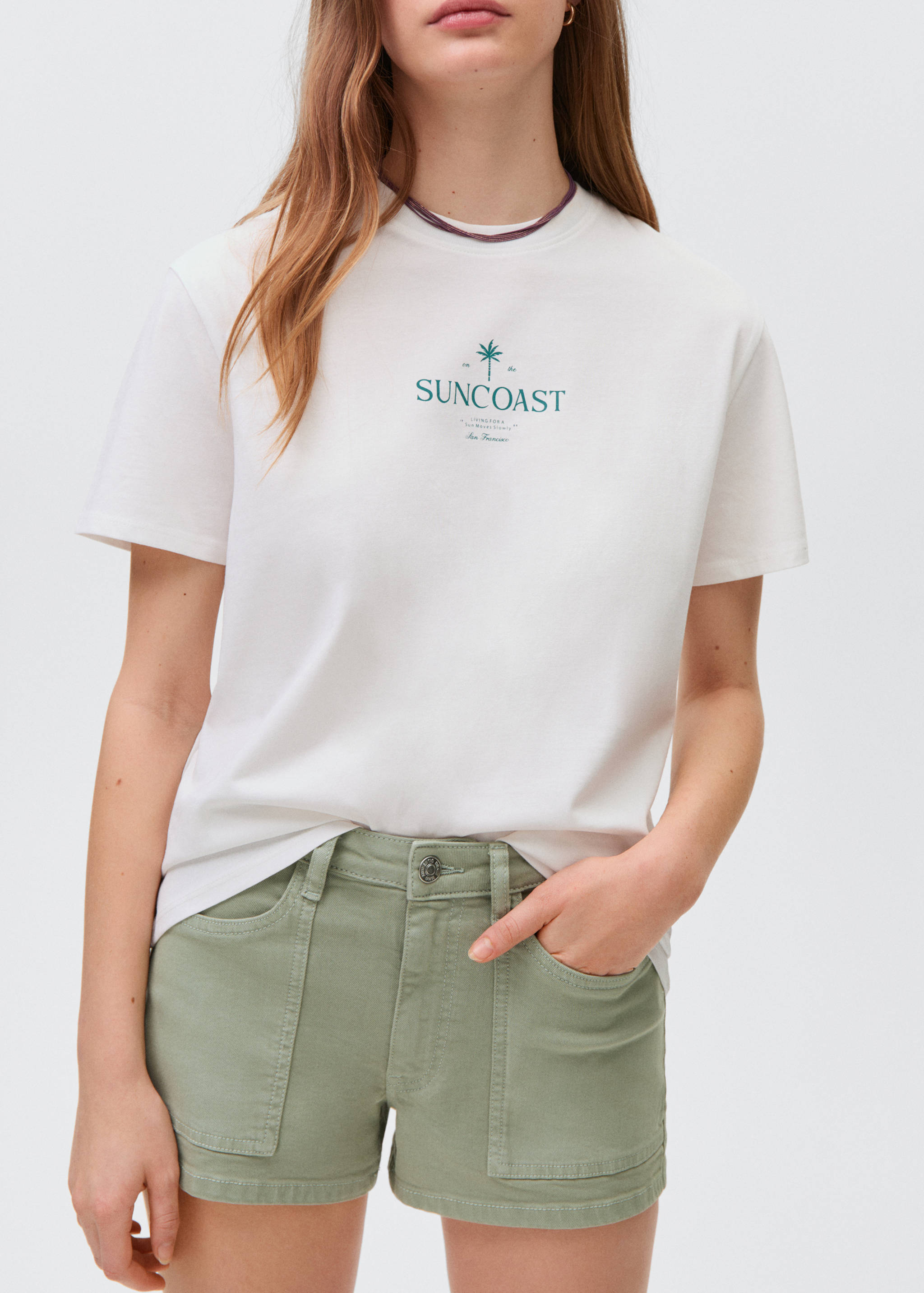 Cotton shorts with pockets - Середній план