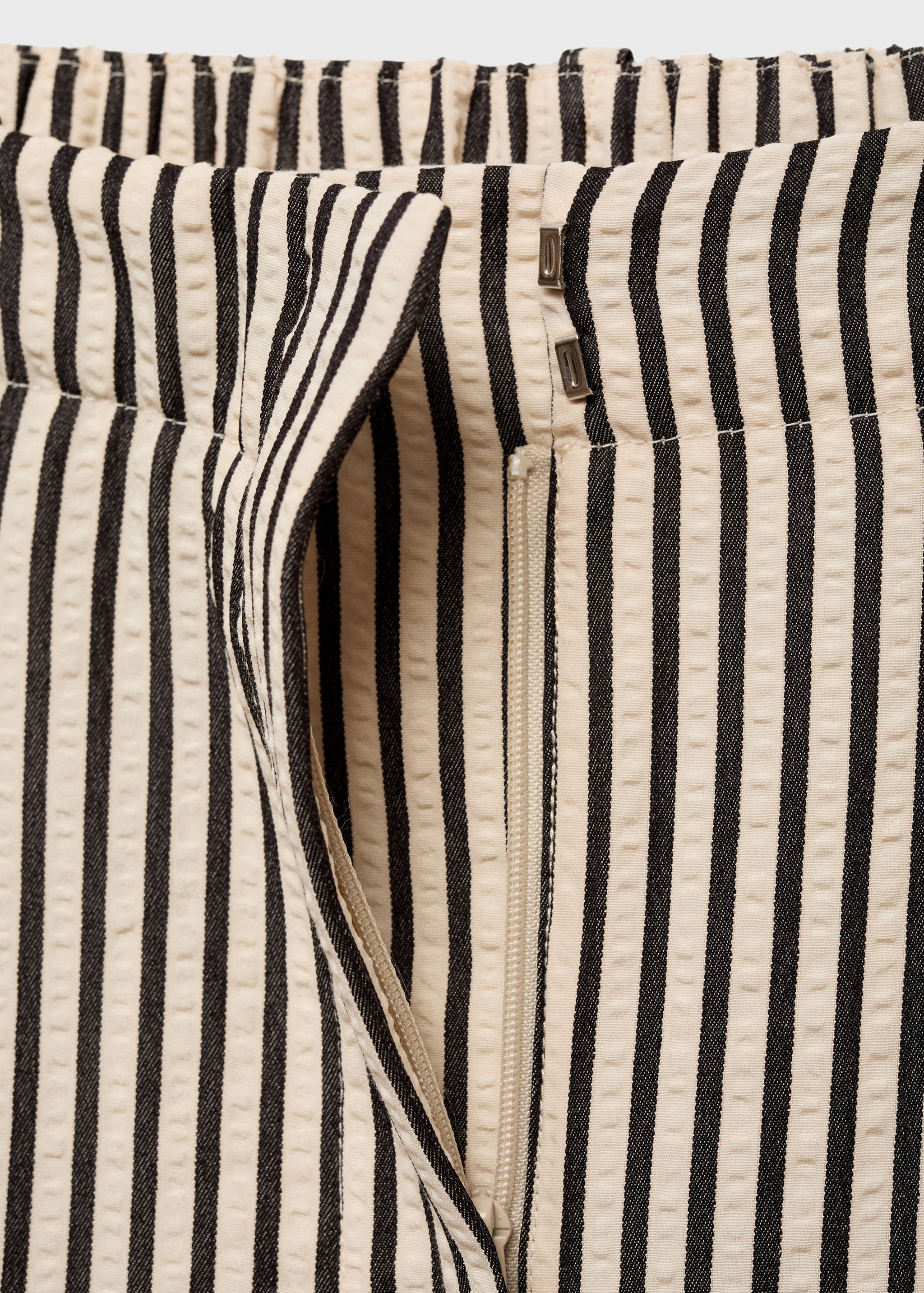 Texture striped pants - Details of the article 8