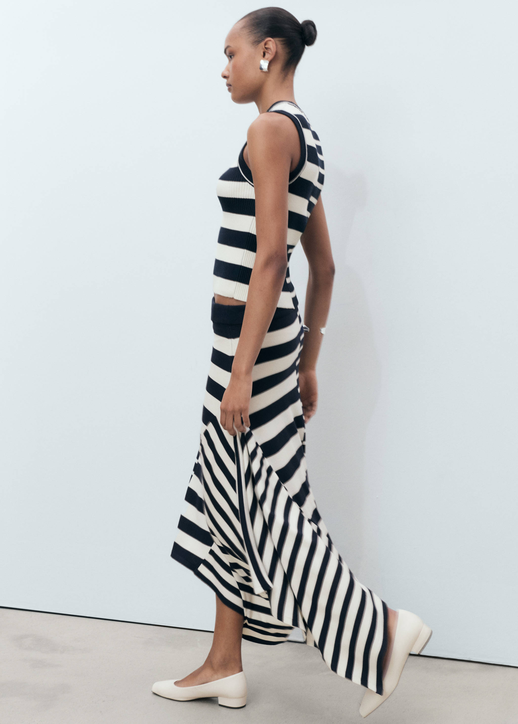 Jupe en maille asymétrique à rayures - Détail de l'article 2