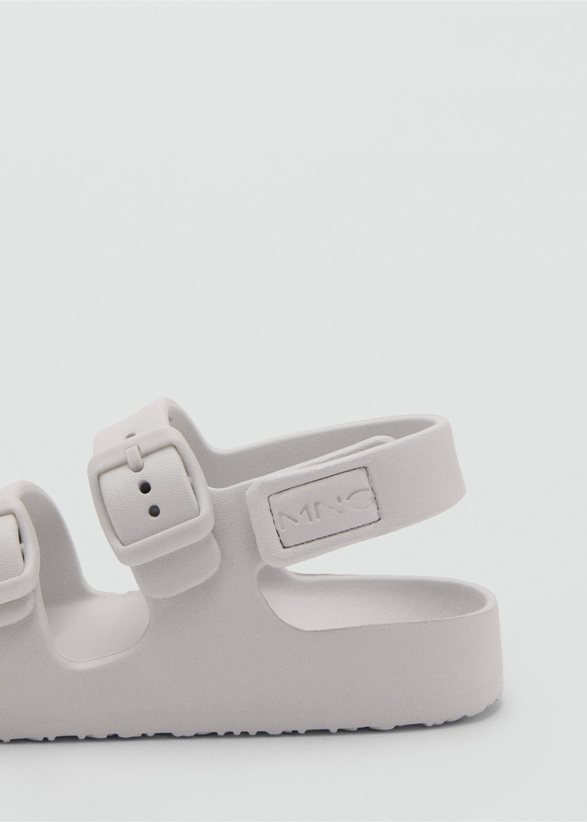 Chanclas tiras hebilla - Detalle del artículo 1, Blanco roto. Ref: 87047676-00.