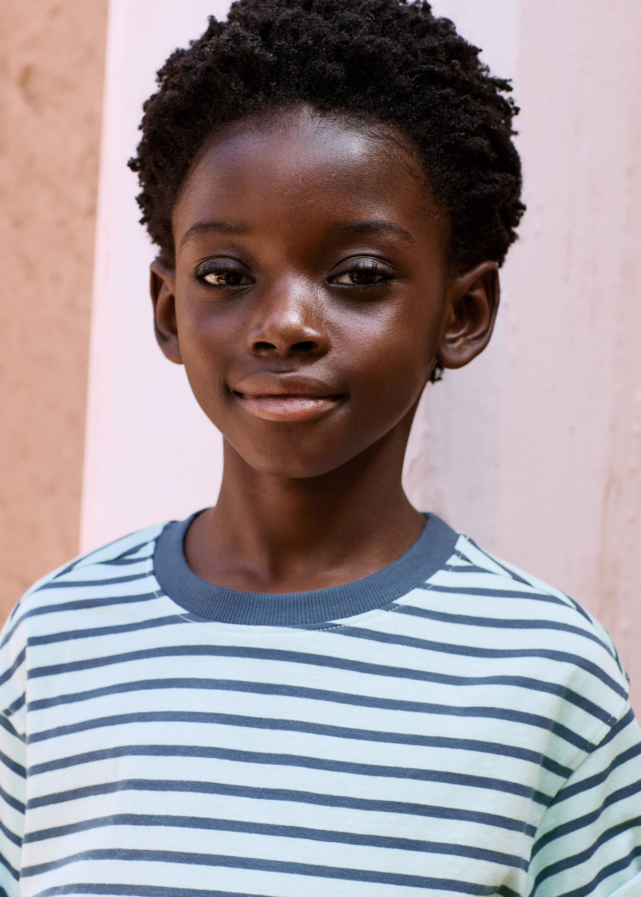 Striped t-shirt with contrasting collar - Details of the article 3