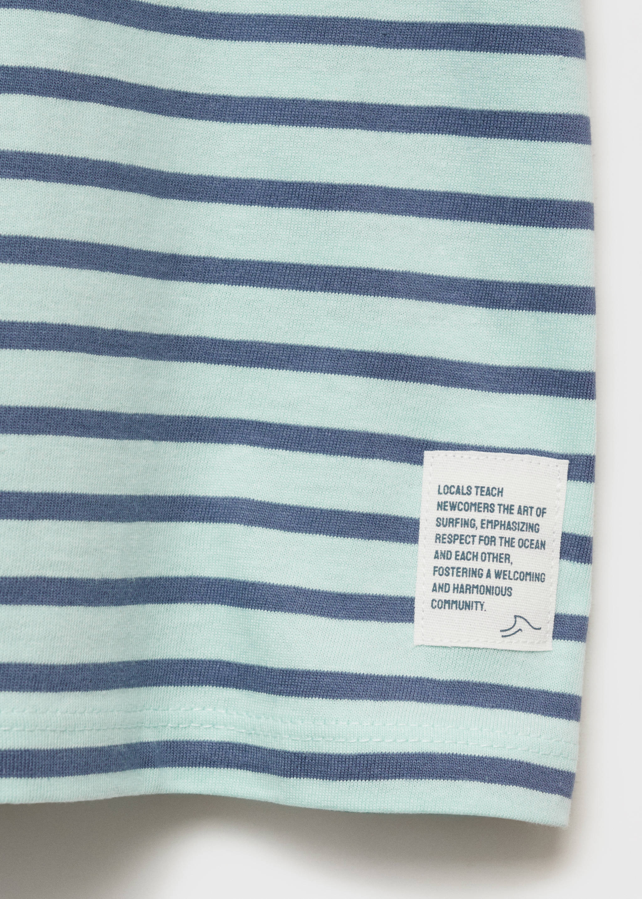 Striped t-shirt with contrasting collar - Details of the article 8