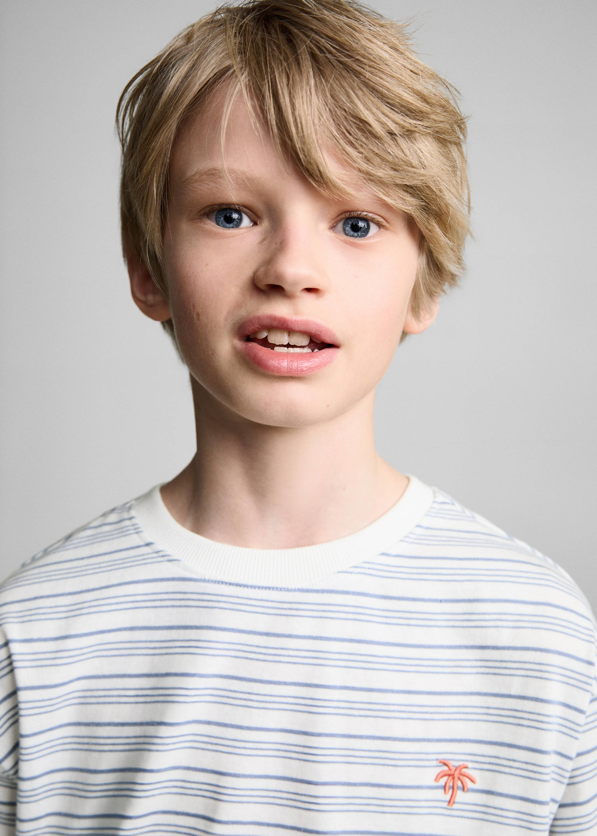 Striped t-shirt with embroidered detail - Details of the article 1