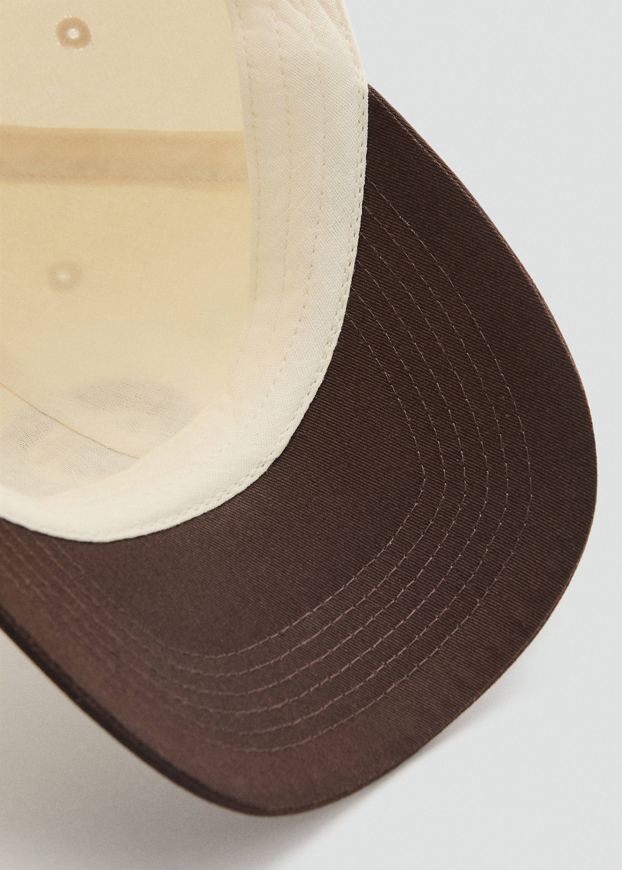 Contrast visor cap - Details of the article 1