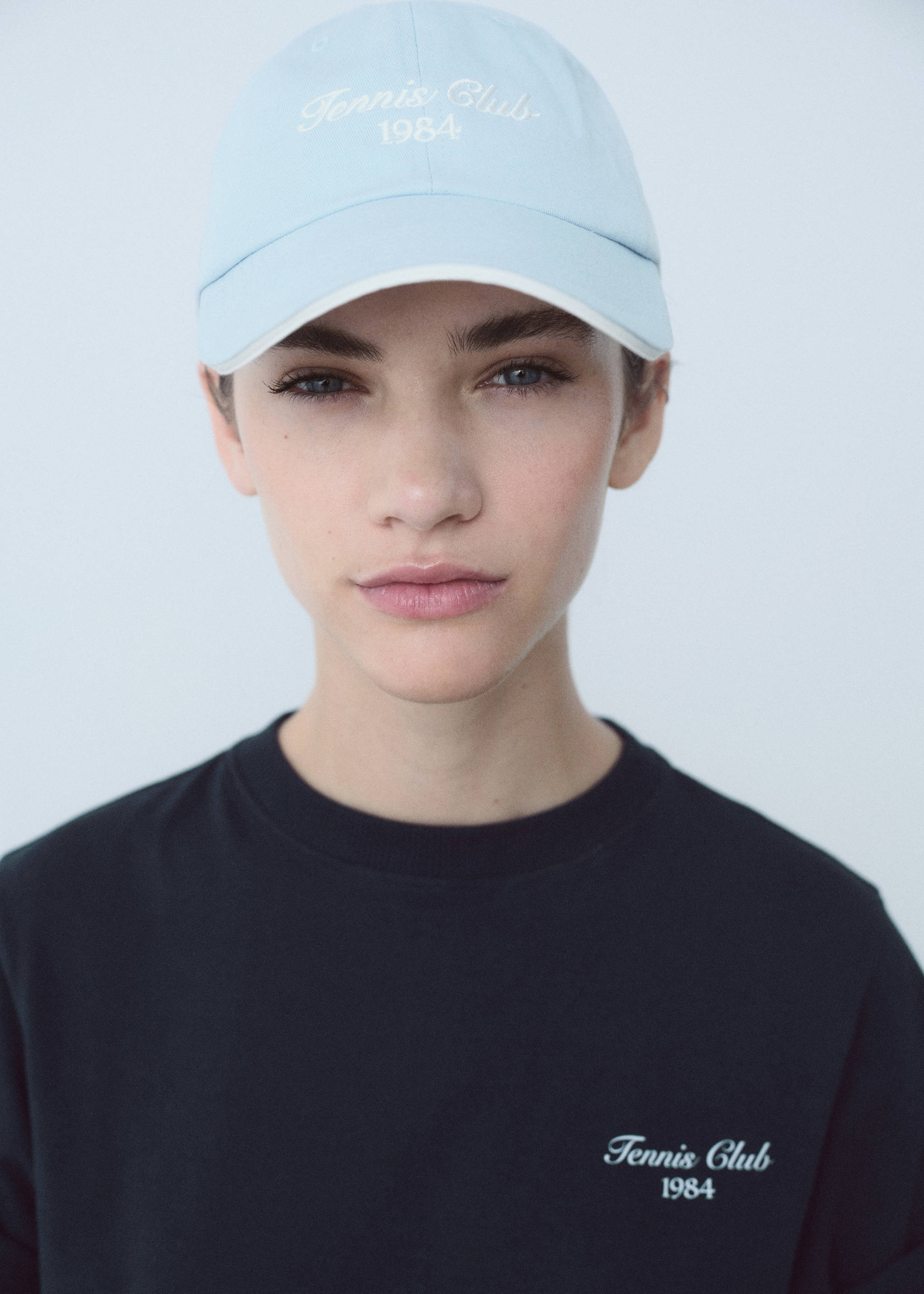 Contrast visor cap - General plane