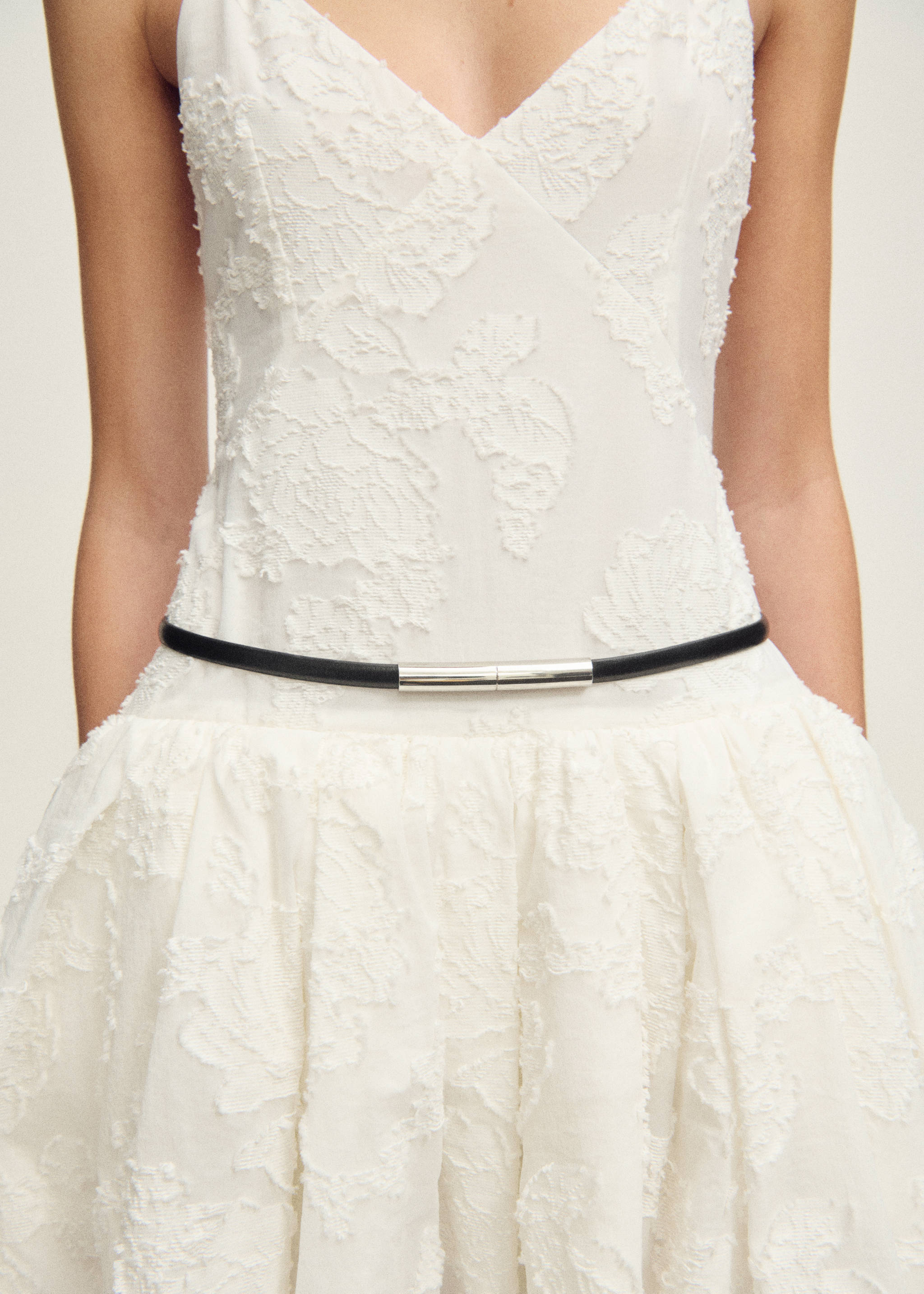 Thin leather belt with metal piece - Details of the article 9