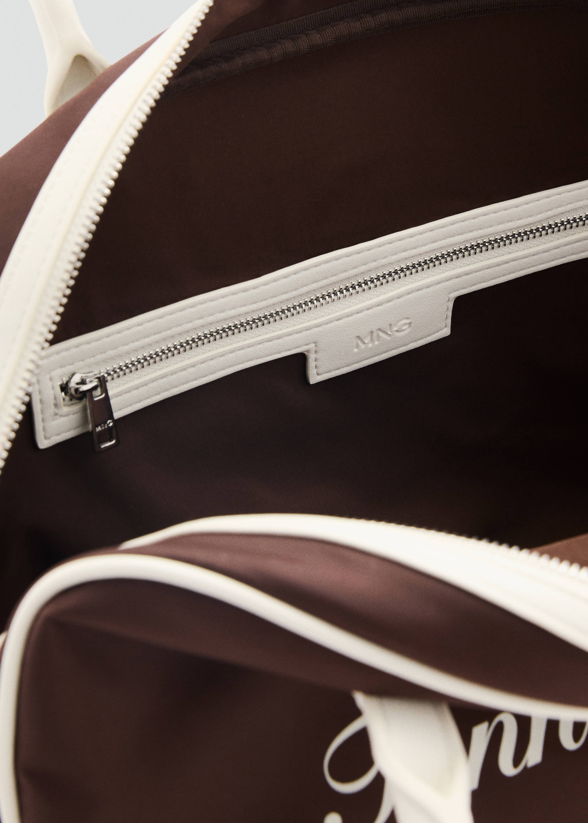 Sac bandoulière contrasté avec message imprimé - Détail de l'article 4