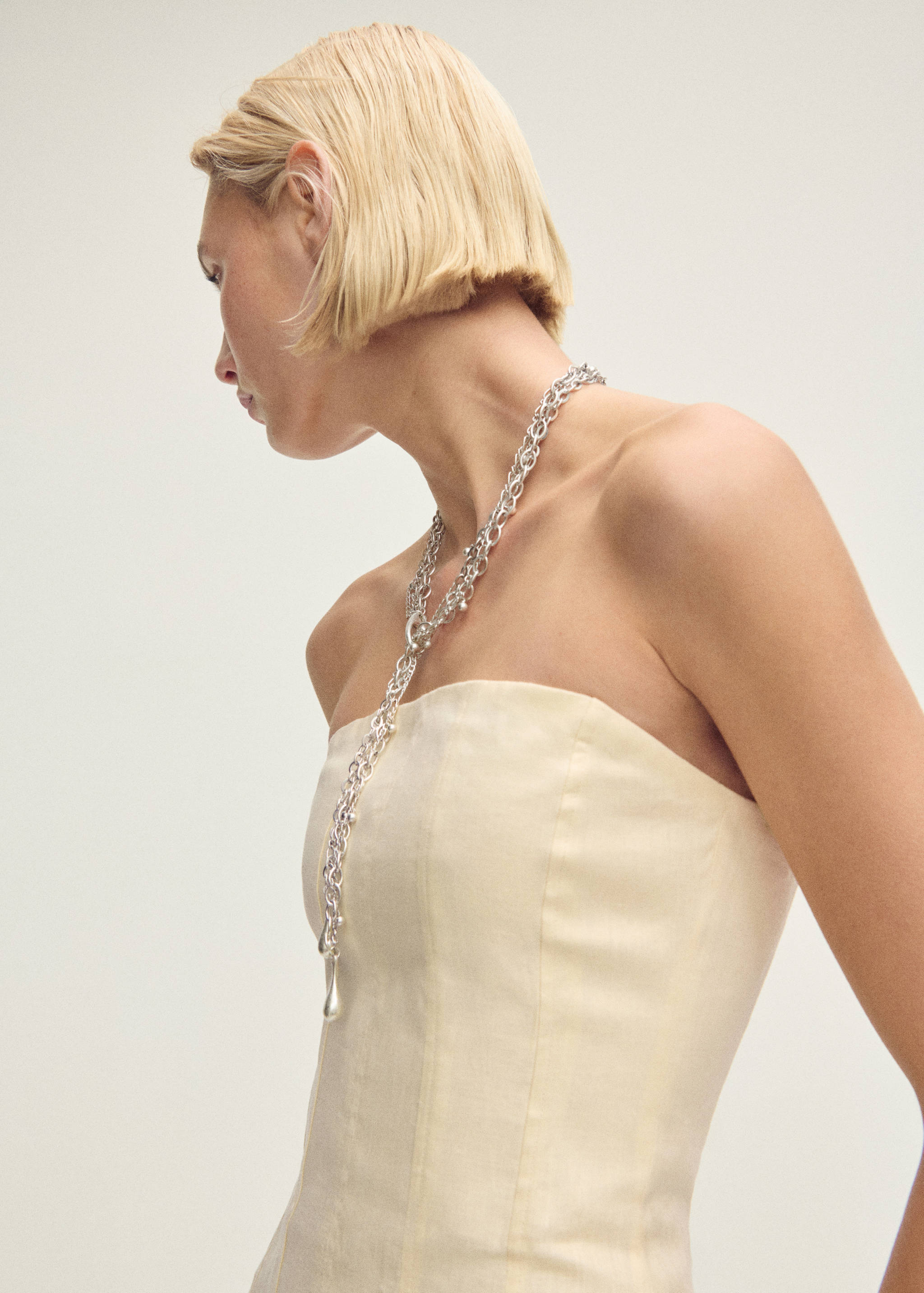 Κολιέ με συνδυασμό αλυσίδων που κρέμονται - Γενικό πλάνο